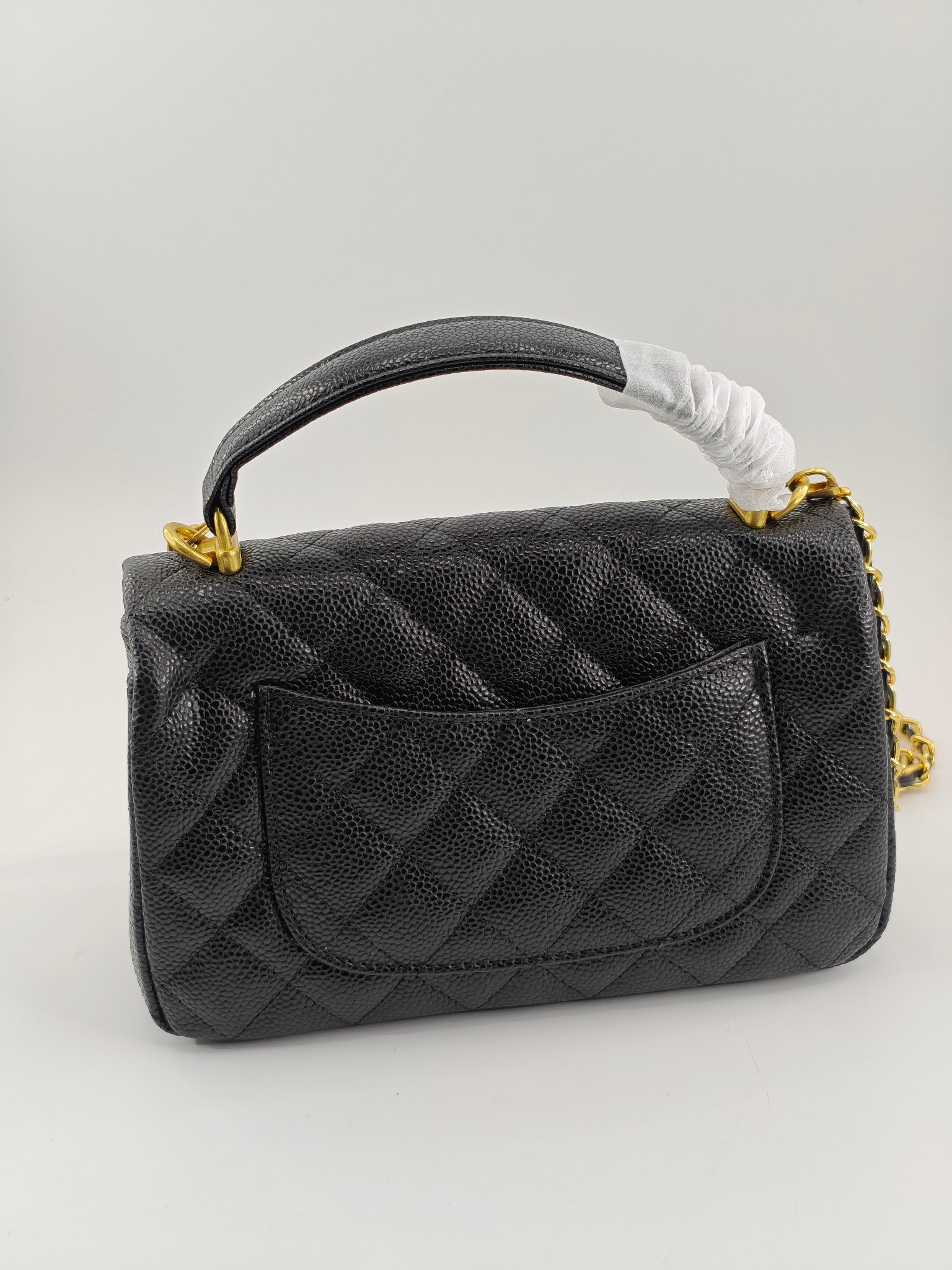 小香手提包单肩包斜挎包
黑色头层小牛皮鱼子酱金扣
实物实拍
尺寸：20/12/6
款号：8259
