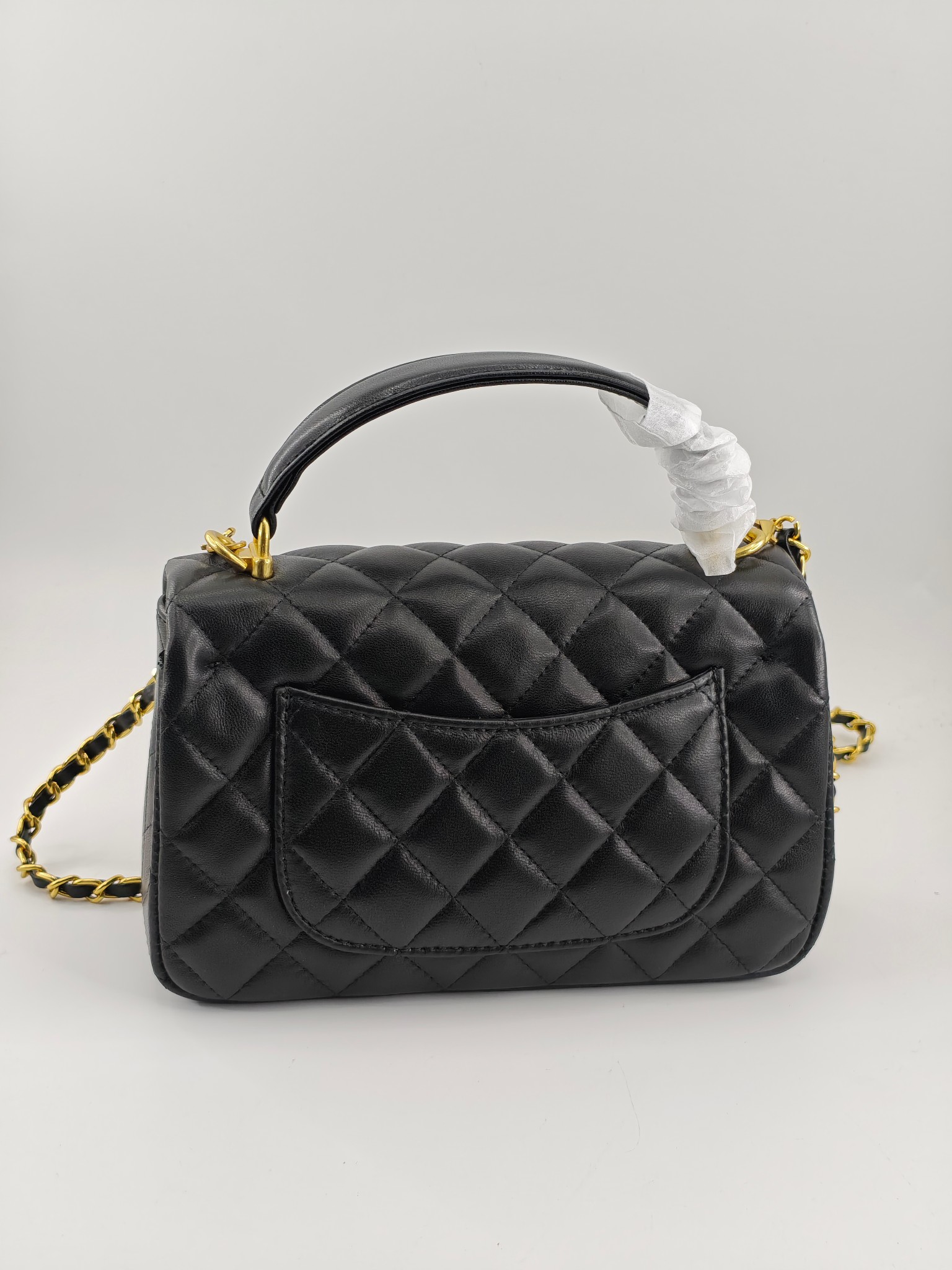  小香手提包单肩包斜挎包
黑色头层小羊皮金扣
实物实拍
尺寸：20/12/6
款号：8259
