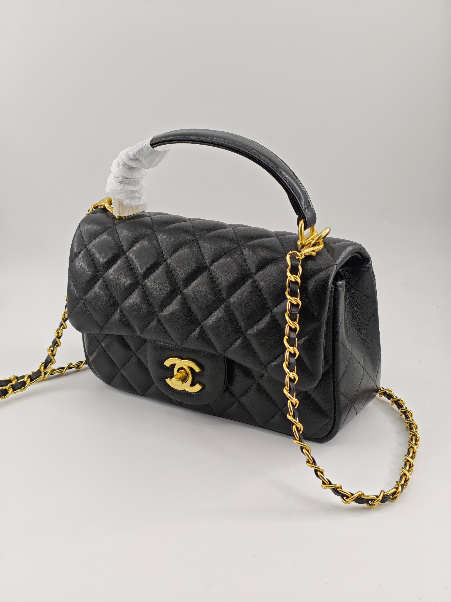  小香手提包单肩包斜挎包
黑色头层小羊皮金扣
实物实拍
尺寸：20/12/6
款号：8259
