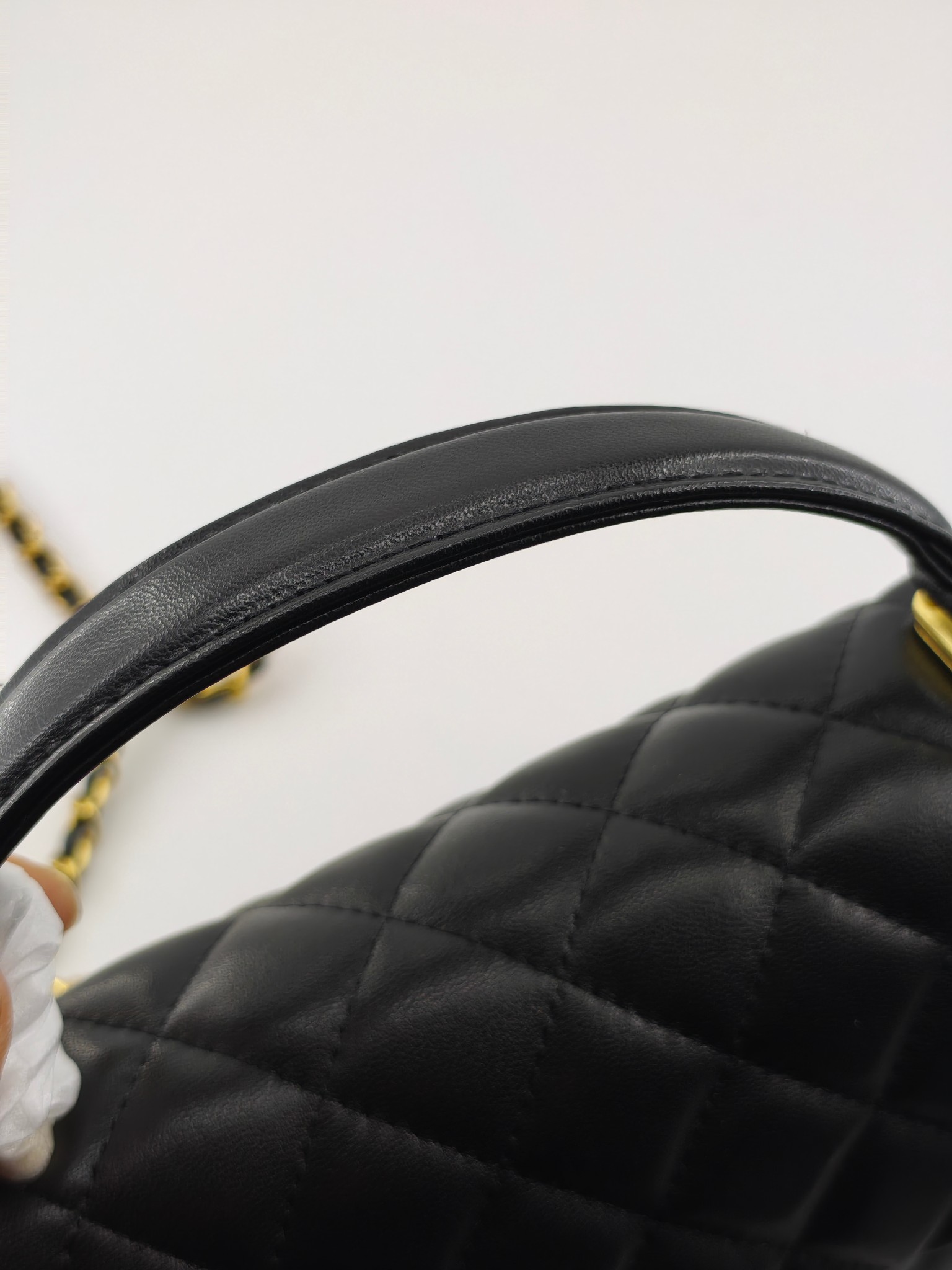  小香手提包单肩包斜挎包
黑色头层小羊皮金扣
实物实拍
尺寸：20/12/6
款号：8259
