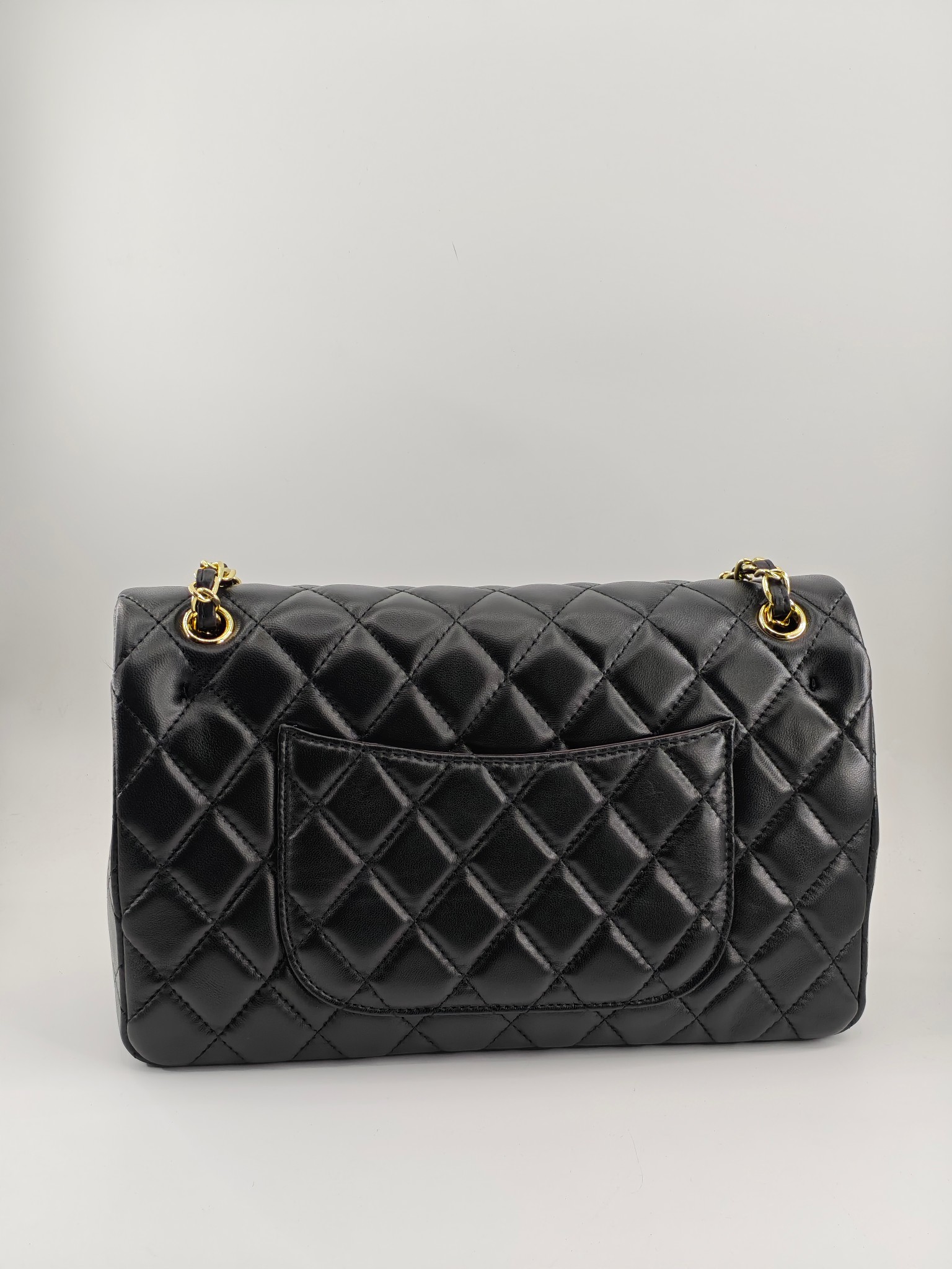  小香CF中号菱格斜挎单肩包
黑色头层羊皮金扣
实物实拍
尺寸：30/18/8
款号：1113
