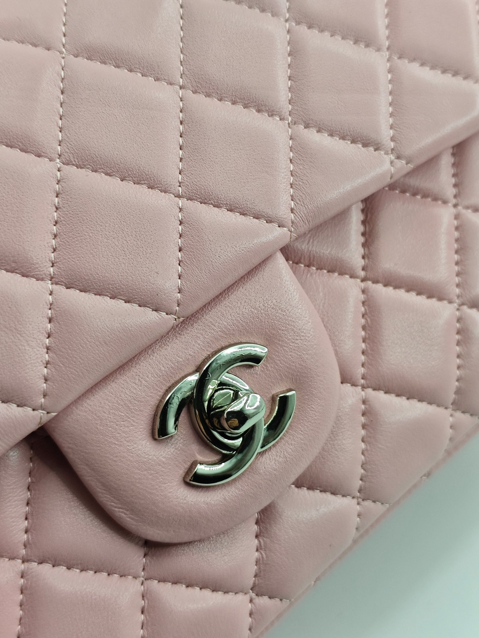 升级版CF中号
粉色头层羊皮银扣
实物实拍
款号：1112
尺寸：25.5X16X7 
