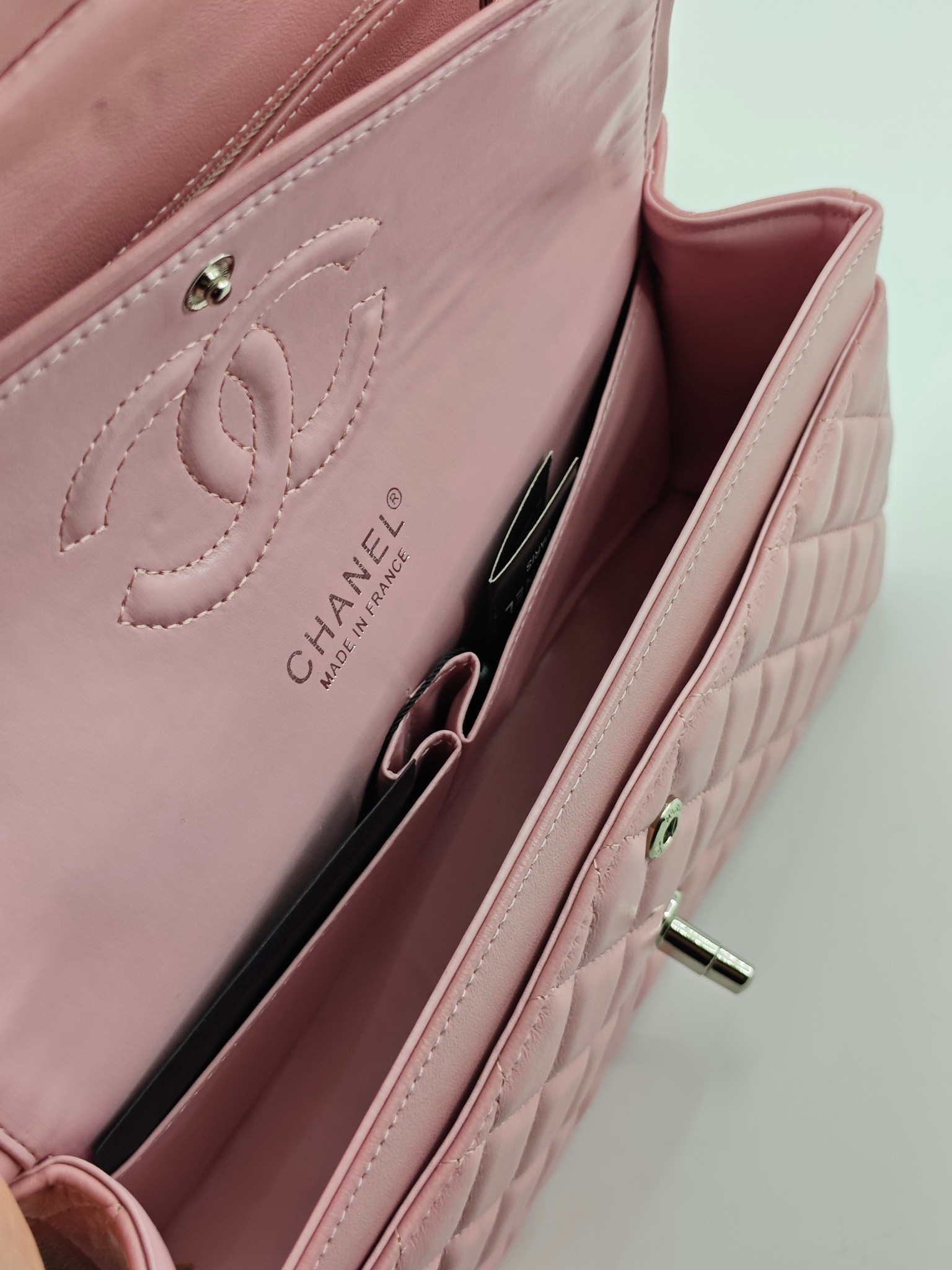 升级版CF中号
粉色头层羊皮银扣
实物实拍
款号：1112
尺寸：25.5X16X7 
