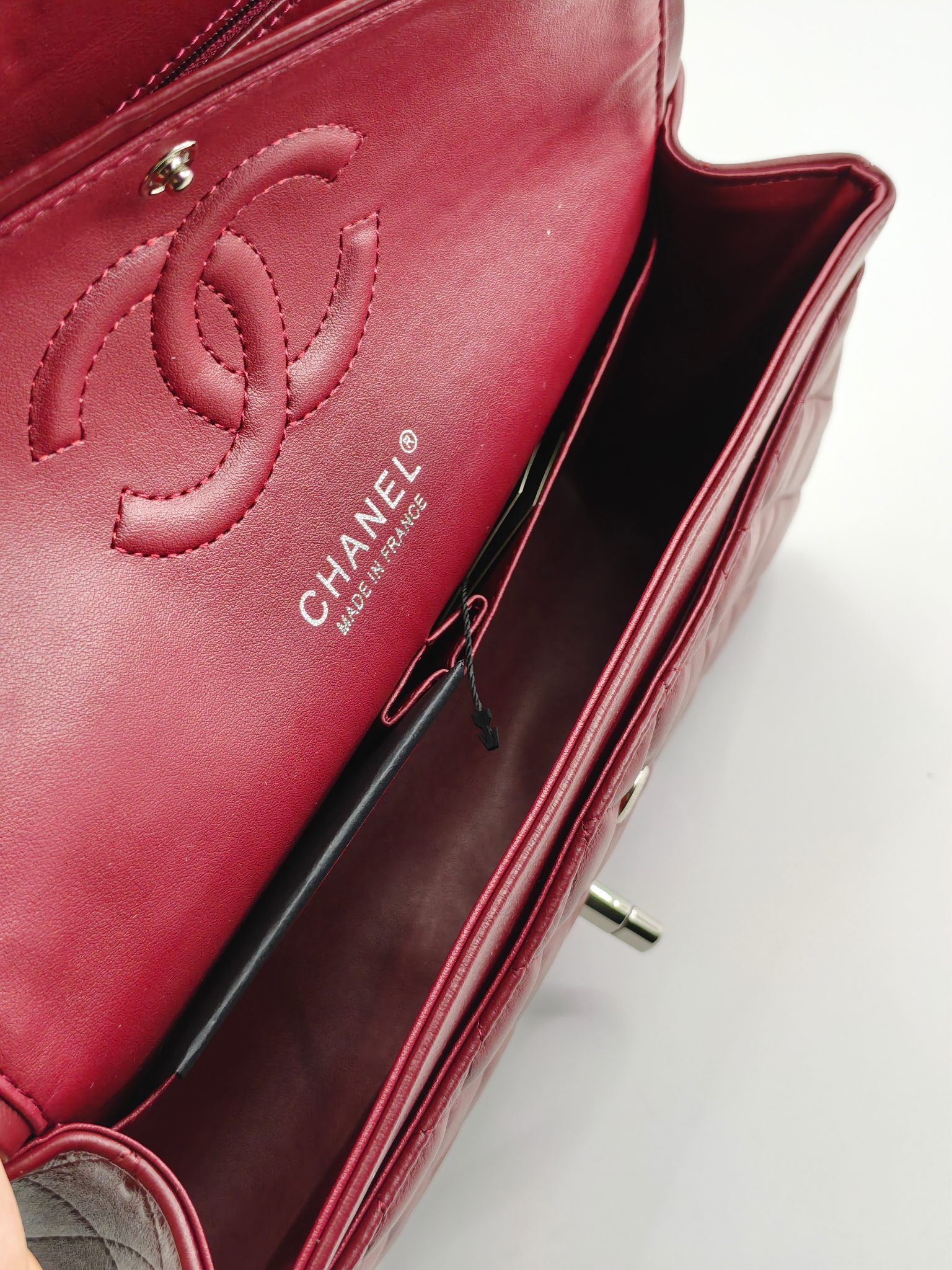  升级版CF中号
酒红头层羊皮银扣
实物实拍
款号：1112
尺寸：25.5X16X7 