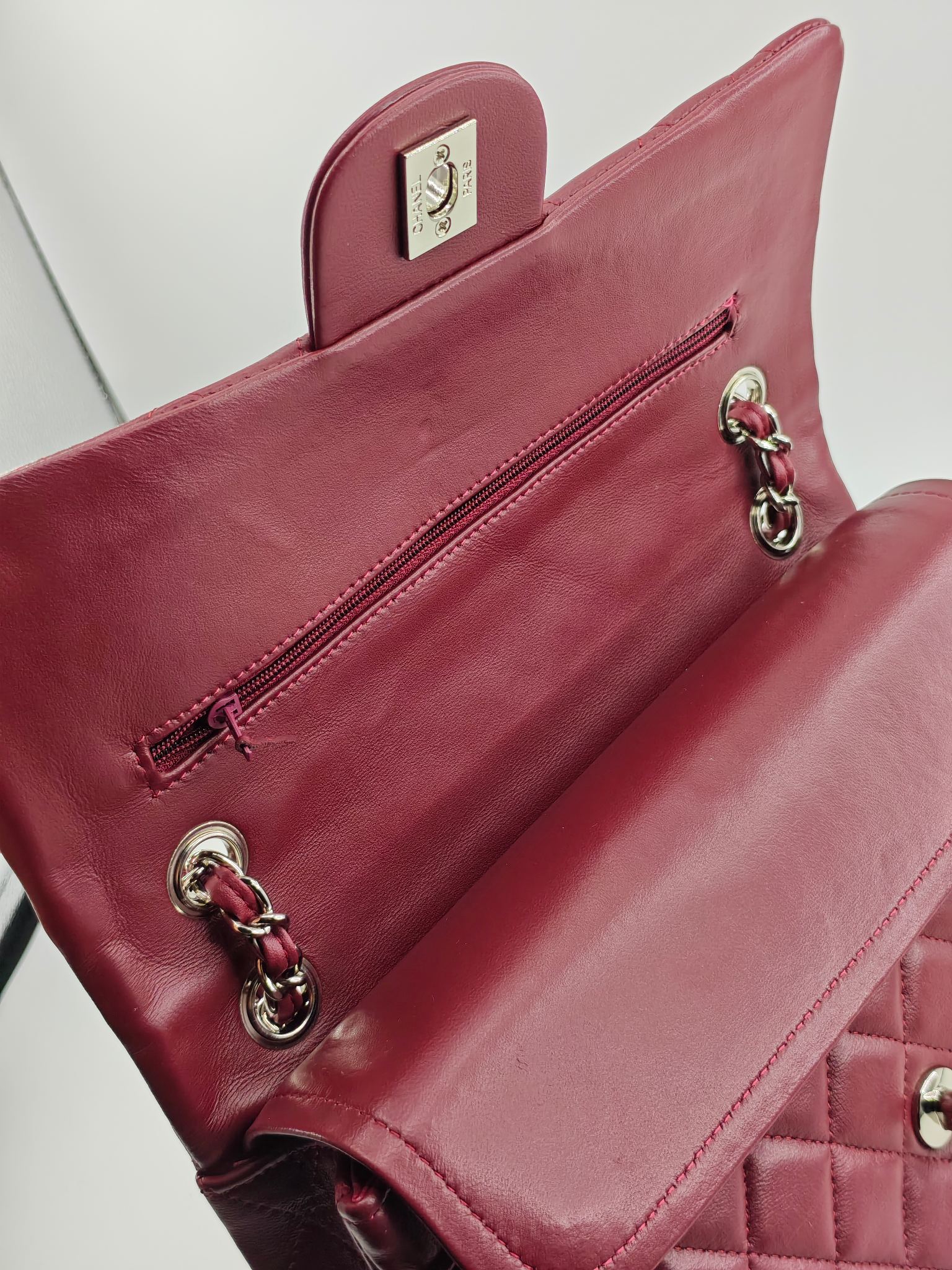  升级版CF中号
酒红头层羊皮银扣
实物实拍
款号：1112
尺寸：25.5X16X7 