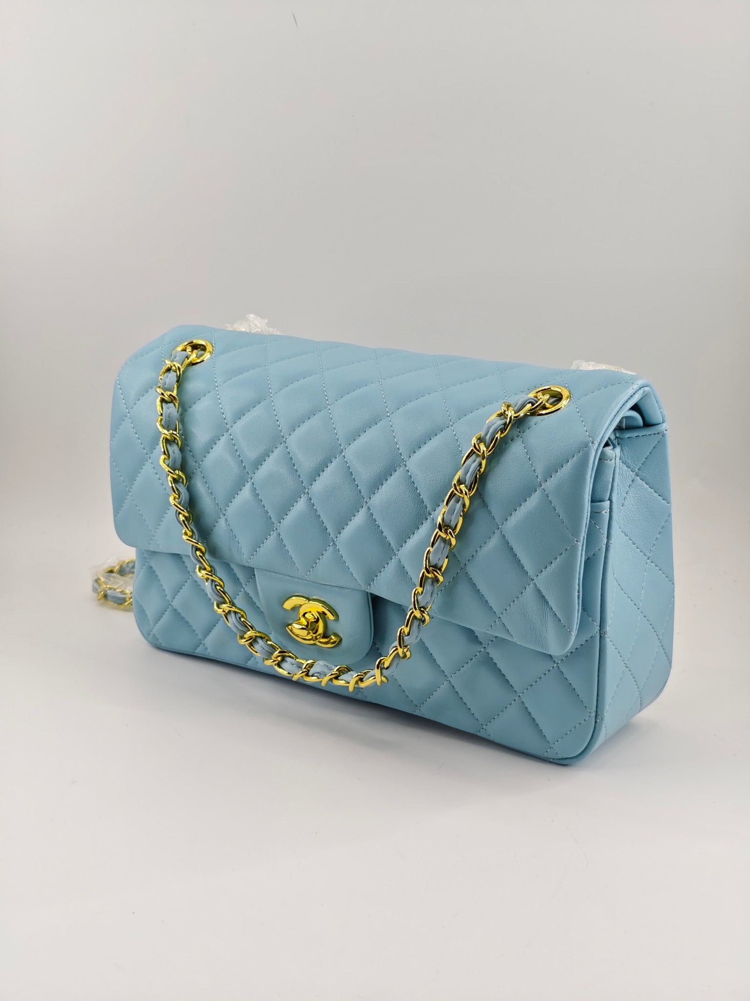  升级版CF中号
浅蓝头层羊皮金扣
实物实拍
款号：1112
尺寸：25.5X16X7 