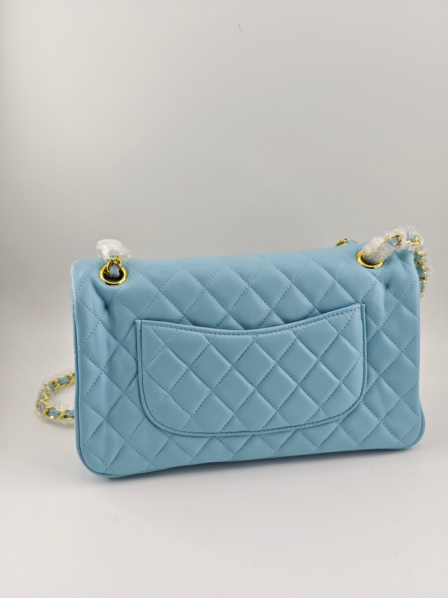  升级版CF中号
浅蓝头层羊皮金扣
实物实拍
款号：1112
尺寸：25.5X16X7 