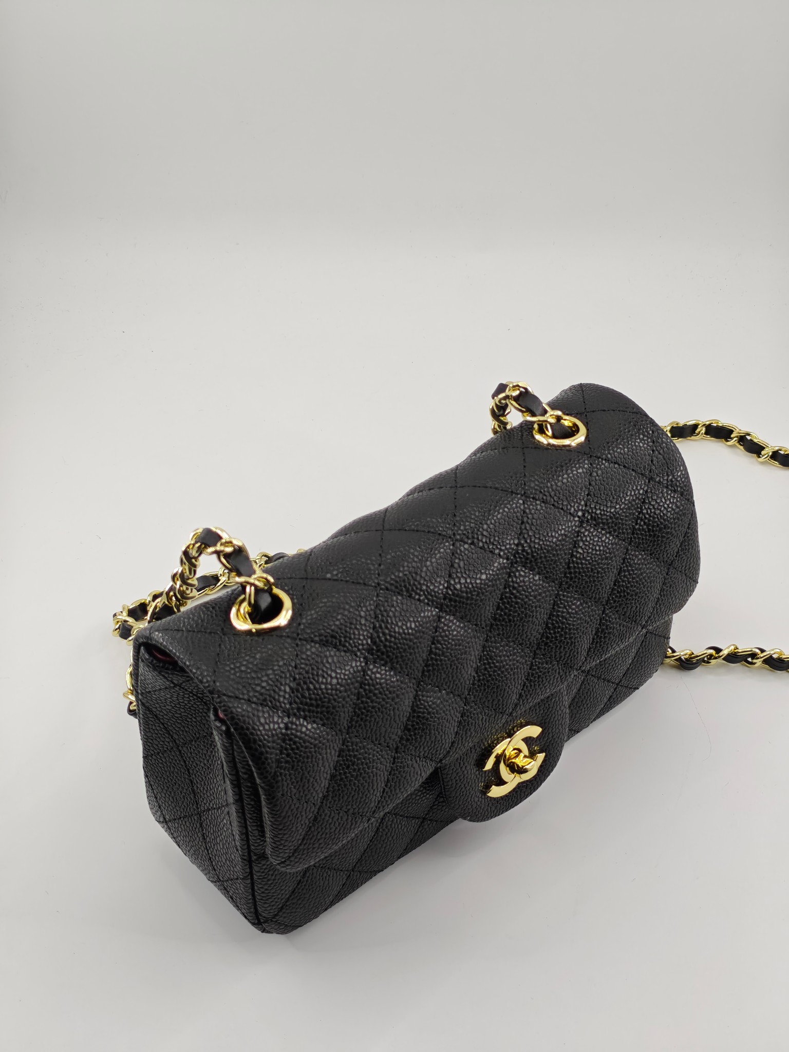 小香CF方胖子斜挎包单肩包
黑色头层皮鱼子酱金扣
实物实拍
尺寸：20x13x7
款号：1116