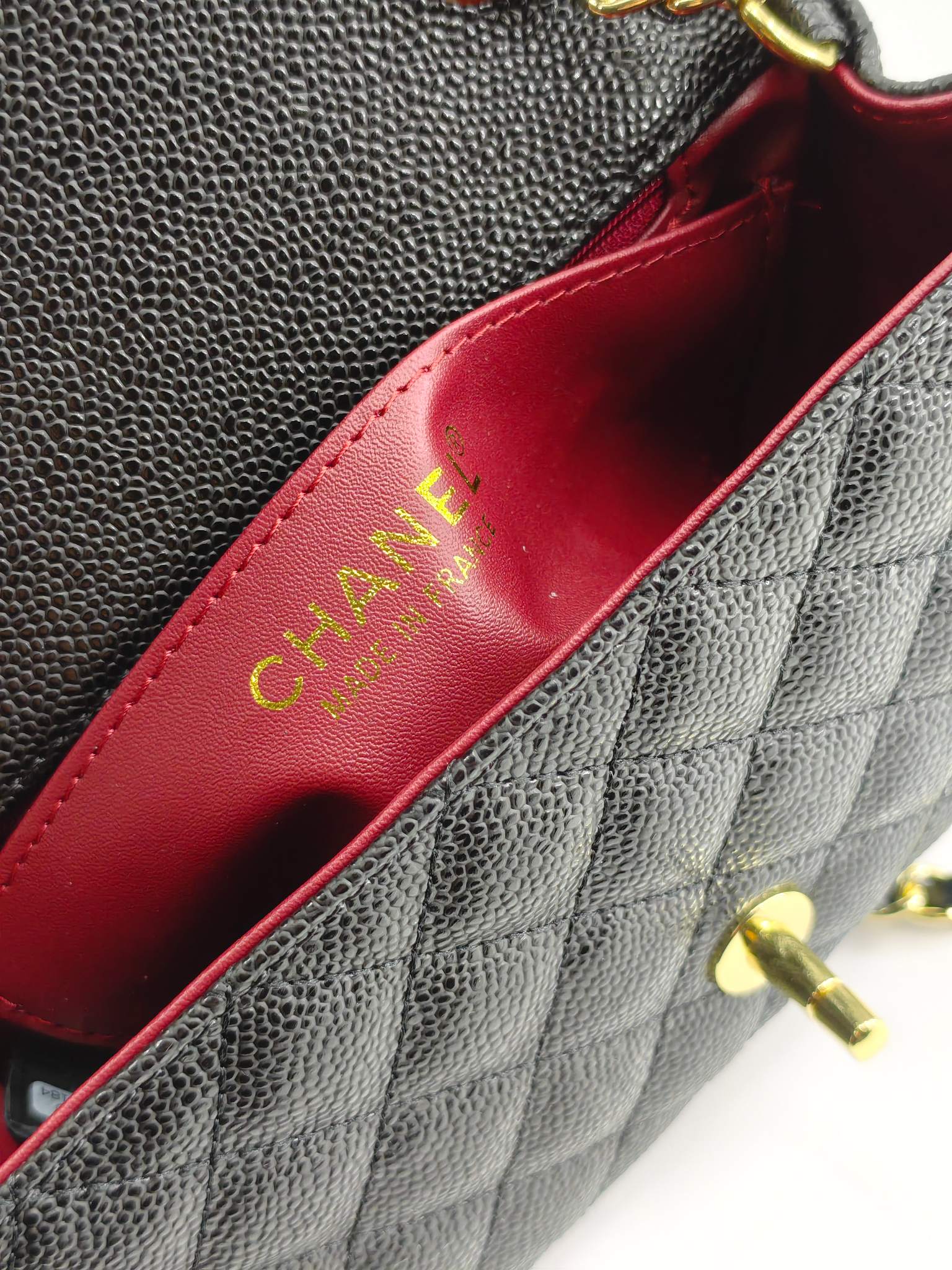 小香CF方胖子斜挎包单肩包
黑色头层皮鱼子酱金扣
实物实拍
尺寸：20x13x7
款号：1116