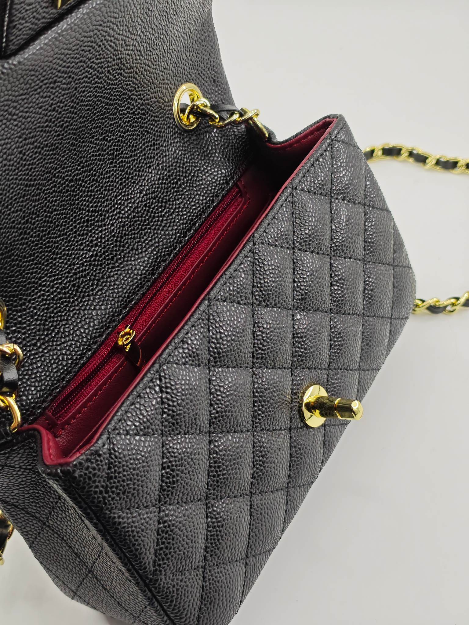 小香CF方胖子斜挎包单肩包
黑色头层皮鱼子酱金扣
实物实拍
尺寸：20x13x7
款号：1116