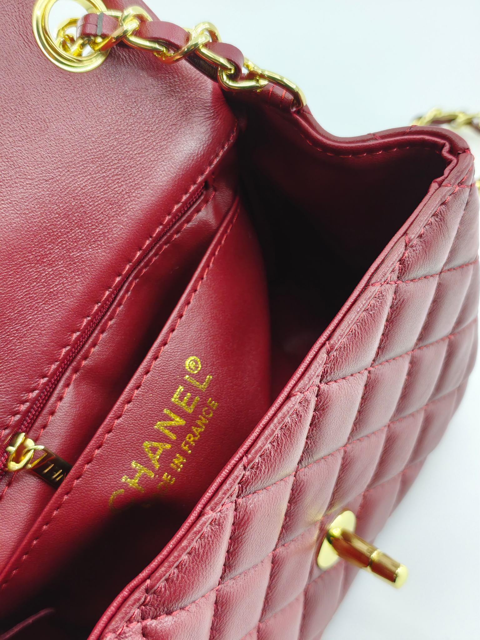 小香CF方胖子斜挎包单肩包
酒红头层皮小羊皮金扣
实物实拍
尺寸：18x13x7
款号：1115