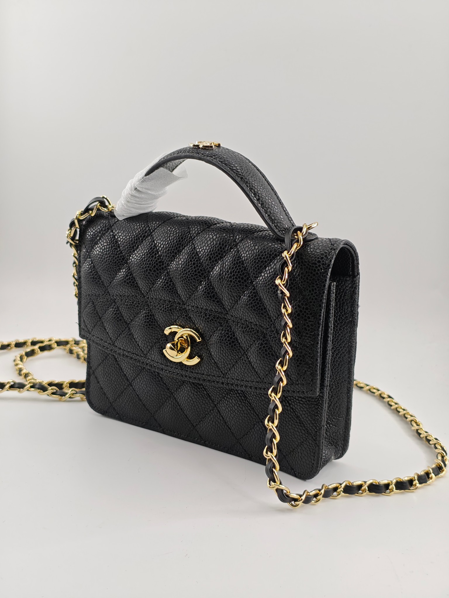  25c春节新款小香手拎包双肩包
黑色头层牛皮鱼子酱金扣
实物实拍
尺寸：14*18*3*cm
款号：1