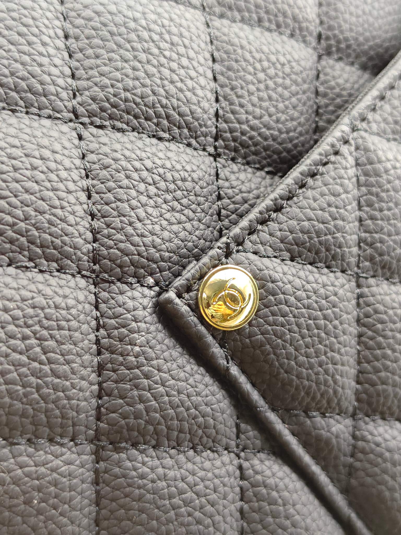 香奈儿cf超大号机场包（yyds）|||超大号c f黑银真的是YYDS，皮质软软的[飞吻R]最最重要的是
