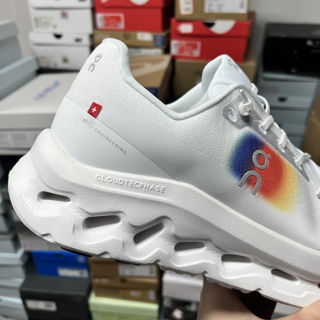纯原 On昂跑 Cloudtilt Loewe 彩虹配色 户外街头机能风跑步鞋
Cloud Hi Ed