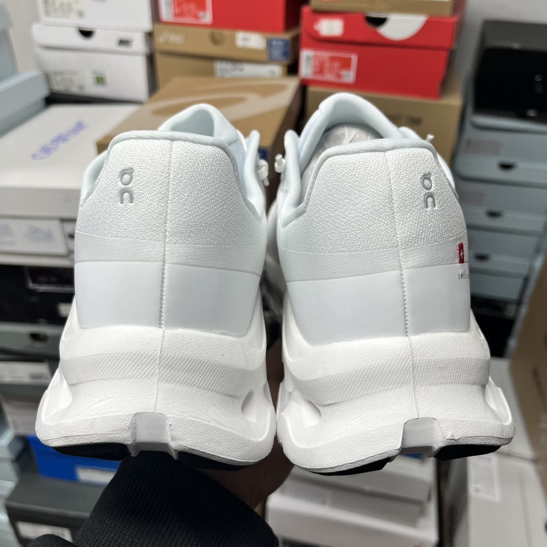 纯原 On昂跑 Cloudtilt Loewe 彩虹配色 户外街头机能风跑步鞋
Cloud Hi Ed