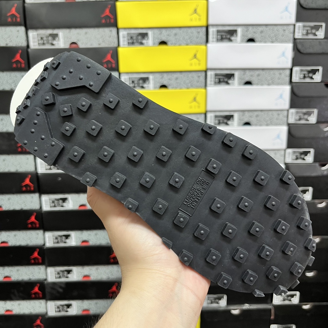 1.0走秀 灰白色 Sacai x NK LDV Waffl Daybreak 联名走秀款解构双底双