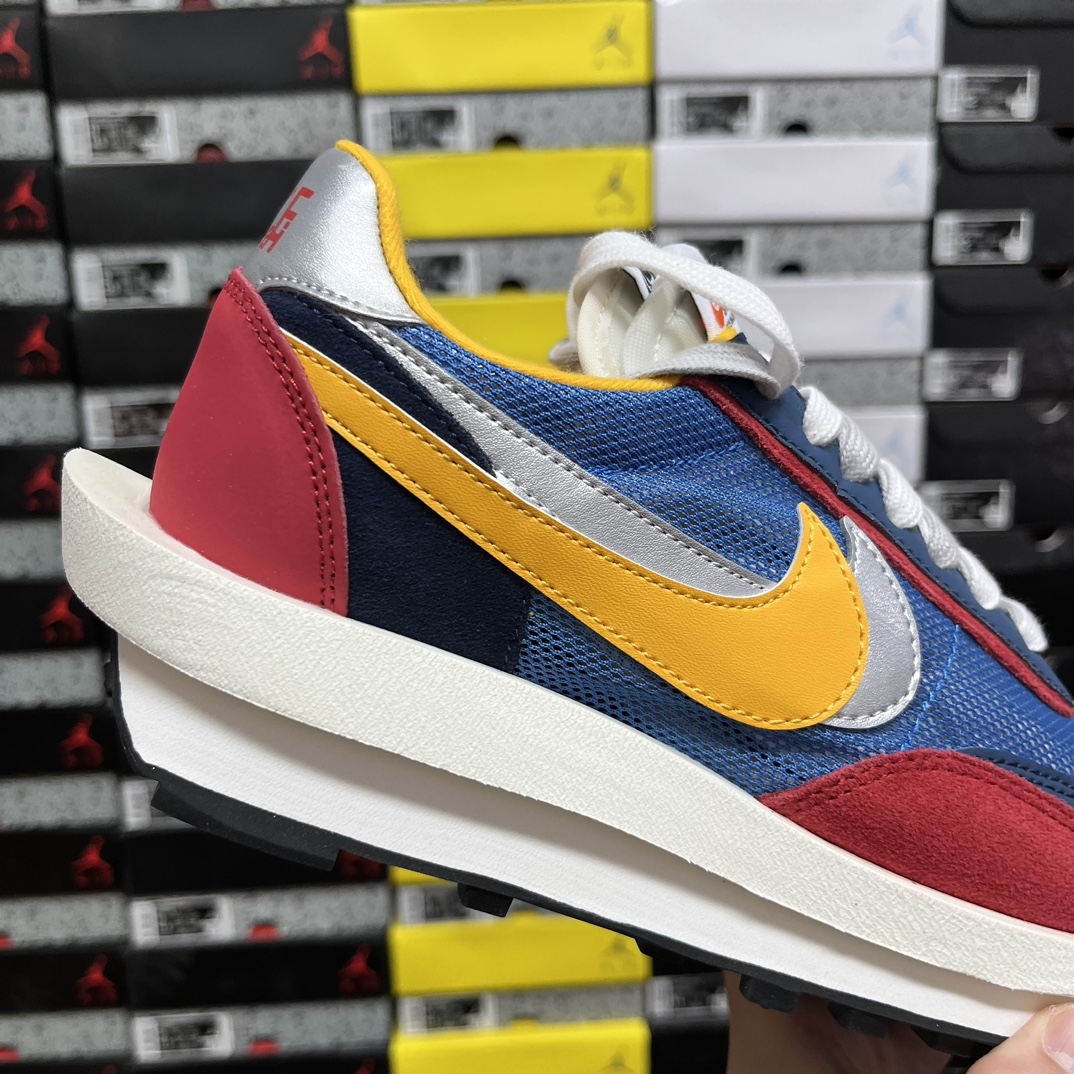 
1.0走秀 红蓝 Sacai x NK LDV Waffl Daybreak 联名走秀款解构双底双勾双