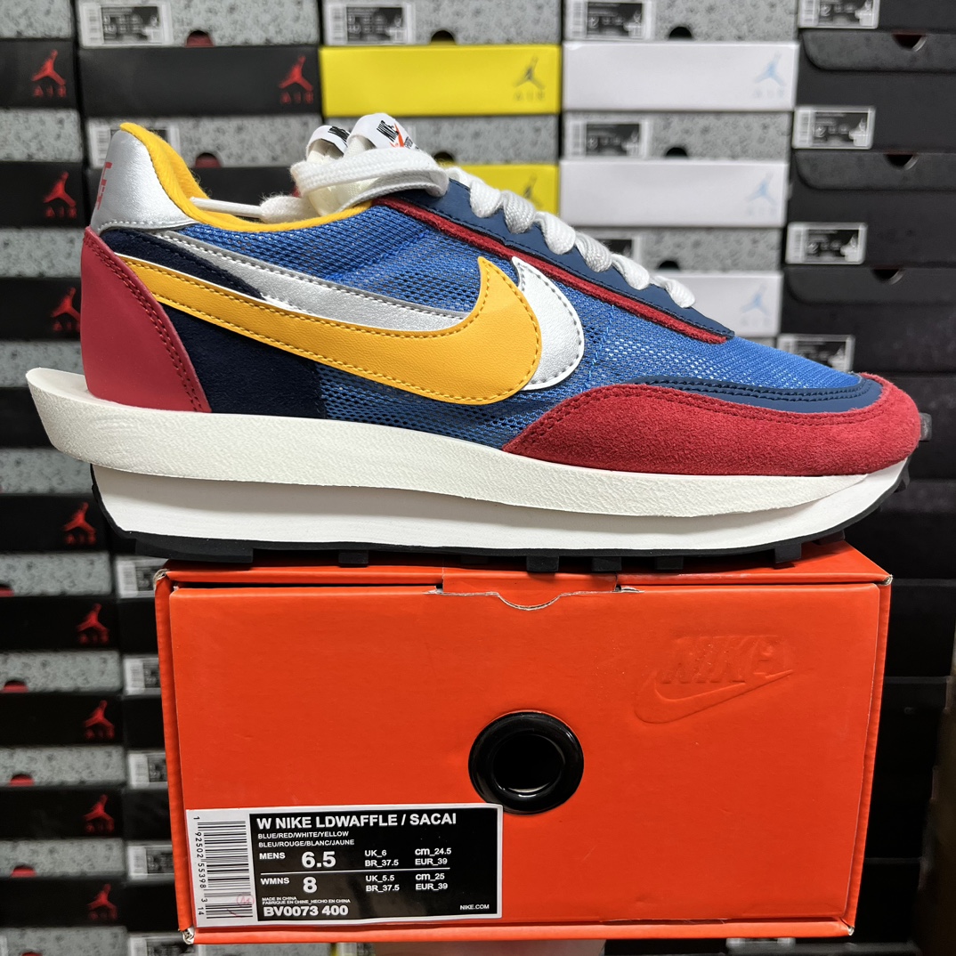 
1.0走秀 红蓝 Sacai x NK LDV Waffl Daybreak 联名走秀款解构双底双勾双