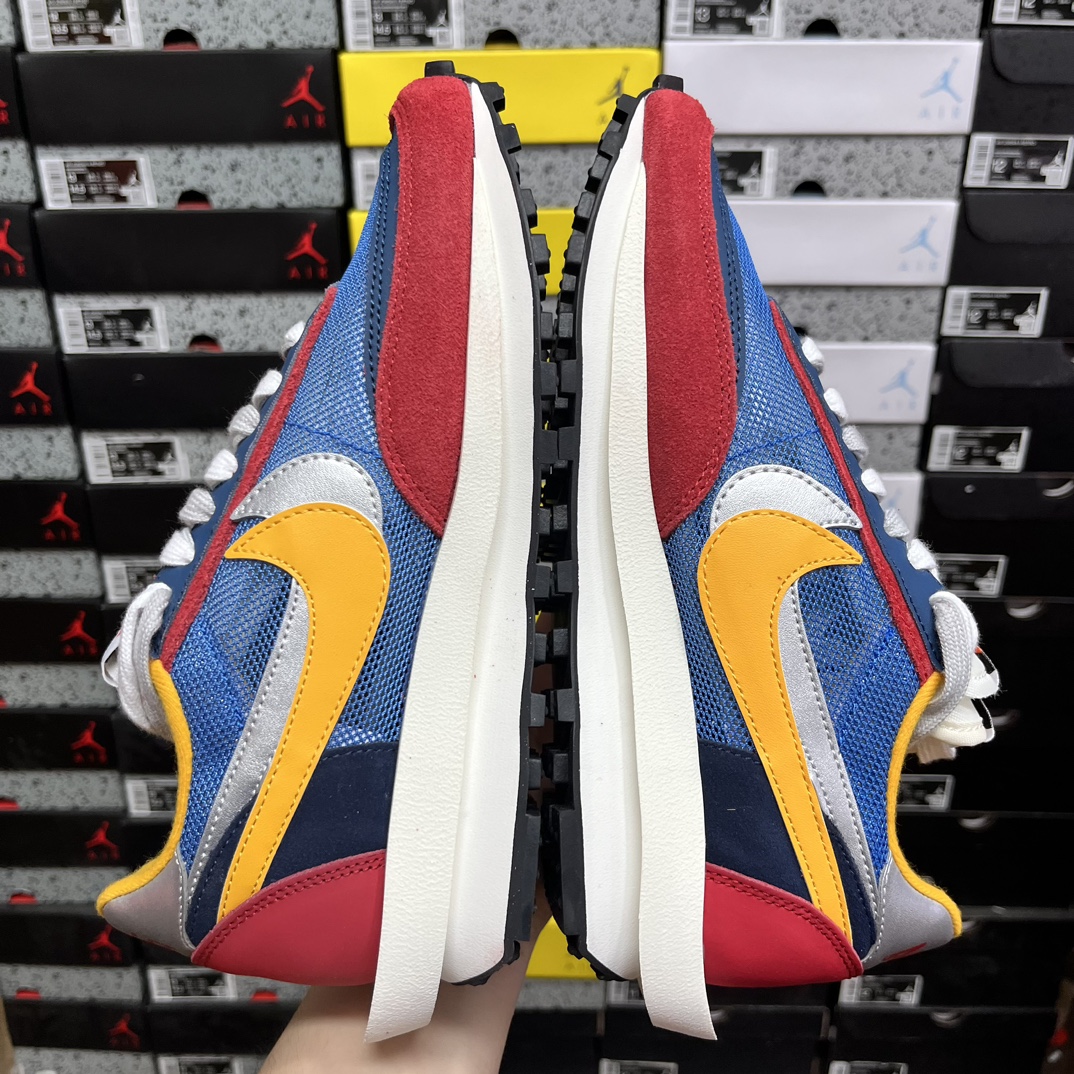 
1.0走秀 红蓝 Sacai x NK LDV Waffl Daybreak 联名走秀款解构双底双勾双