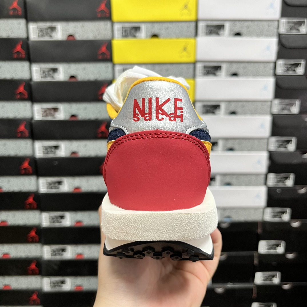 
1.0走秀 红蓝 Sacai x NK LDV Waffl Daybreak 联名走秀款解构双底双勾双