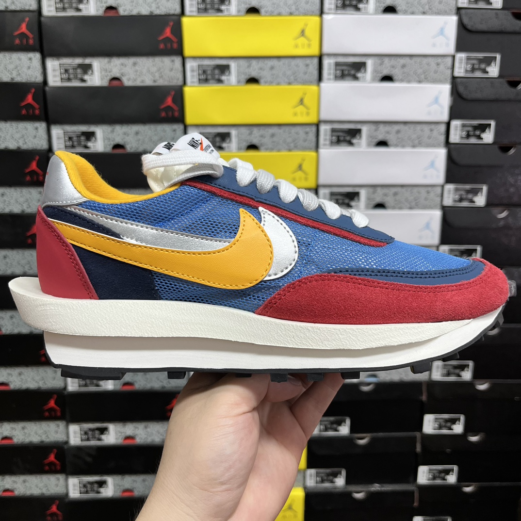 
1.0走秀 红蓝 Sacai x NK LDV Waffl Daybreak 联名走秀款解构双底双勾双