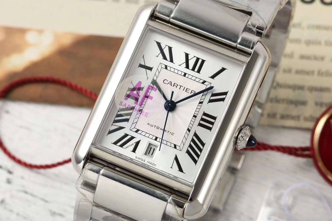 NO:858309,Desire for peace and oppose war!  AF perfectly displays the low-key but not luxurious retro style of the tank series  Cartier Tank Series Watch [Case] Large size 41mm*31mm, breaking the round shape of the traditional watch body. The upper and lower symmetrical parallel frames set off the square dial. The tough and simple style is unforgettable. The lines are simple and resolute, with a strong industrial style. Smooth arcs and sharp corners  , showing a sense of modernity and fashion. The tank track-style lugs and the octagonal crown have Cartier's iconic blue spinel, which is very recognizable. [Dial] The dial is displayed by classic Roman scales. The white dial is matched with blue steel hands. In the center of the dial, there is a square scale inner ring. A tank watch that combines first-class taste and avant-garde design.  , the modern sense is always new, always standing at the forefront of the times, and is known as one of the most important designs in the history of watches. [Movement] AF Factory creates a variety of top movements for the Tank series, including manual winding movements, automatic movements, quartz movements, etc. Each movement has passed Cartier's strict quality inspection. In addition, the craftsmanship is also very  Exquisite, each Tank watch has been polished and polished many times, showing excellent quality and craftsmanship. [Strap] Italian pebbled leather strap, cowhide leather strap, tank track-style stainless steel strap. There is always a strap that touches your inner pursuit of perfection. Perfectly showing the low-key but not luxurious retro style of the Tank series  AF Factory, a manufacturer that has been devoted to perfect Cartier replicas for many years, is worthy of your trust!  ,,cartier,cowhide19860909渴望和平、反对战争！AF完美展现坦克系列低调而不奢华的复古风格 卡地亚Tank坦克系列腕表【表壳】大号41mm*31mm,打破了传统腕表表身的圆形造型,以上下对称的平行表框衬托方形的表盘,硬朗简约的风格使人过目不忘.线条简洁、刚毅,具有很强的工业风格.流畅的弧线和锋利的边角,展现出现代感和时尚感.坦克履带式的表耳,八角形表冠上,有卡地亚标志性的蓝色尖晶石,识别度非常高.【表盘】表盘由经典罗马刻度显示,白色表盘搭配蓝钢指针,在盘面中央,有方形刻度内圈.融合一流品位和前卫设计的坦克腕表,现代感历久常新,始终站在时代前端,被称为腕表史上最重要的设计之一.【机芯】AF厂为Tank系列打造多种顶尖机芯,其中包括手动上链机芯、自动机芯、石英机芯等,每款机芯都经过卡地亚的严格品质检测.此外,工艺也非常精湛,每一枚Tank腕表都经过多次打磨和抛光,展现出卓越的品质和工艺水平.【表带】意大利荔枝纹皮带,牛皮革履的表带,坦克履带式的精钢表带.总有一款表带触动你内心对完美的追求.完美展现坦克系列低调而不奢华的复古风格 AF厂,一个多年深耕于卡地亚完美复刻的厂家,您值得信赖！,,cartier,cowhide,Watch