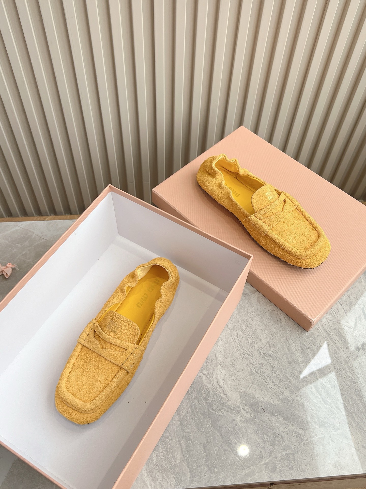 NO:234611,(Top version) 2025 Spring and Summer Fashion Week Miu Miu Coin Miu Letter Loafers Miu Miu Letter Loafers The new 
