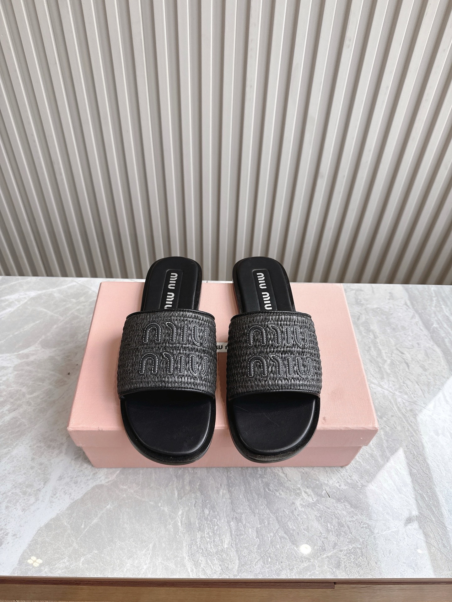 NO:262333,(Top version) Miumiu2025ss Spring and Summer New High-heeled Lambskin Sandals and Slippers Zp Development Original Disassembly, Rhombus Pattern, Snap-Free, Snap-Free, Snap-Free, Snap-Free, Miumiu is really too girly!  The lambskin is super soft and glutinous, and the comfort is super high!  Shoe face version diamond braided sole Italian leather outsole size 35-41, slippers, miumiu, sandals, slippers, sheepskin, Leather soles19860909（顶级版本） miumiu2025ss春夏新款高跟底小羊皮凉鞋拖鞋 Zp开发 原版拆卸 对版菱格纹 秒杀市面普通版本,miumiu真的太少女啦！小羊皮超级软糯 舒适度超高！ 鞋面对版菱格编织 鞋底意大利真皮大底 码数35-41,拖鞋,miumiu,sandals,slippers,sheepskin,Leather soles,Women's Shoes