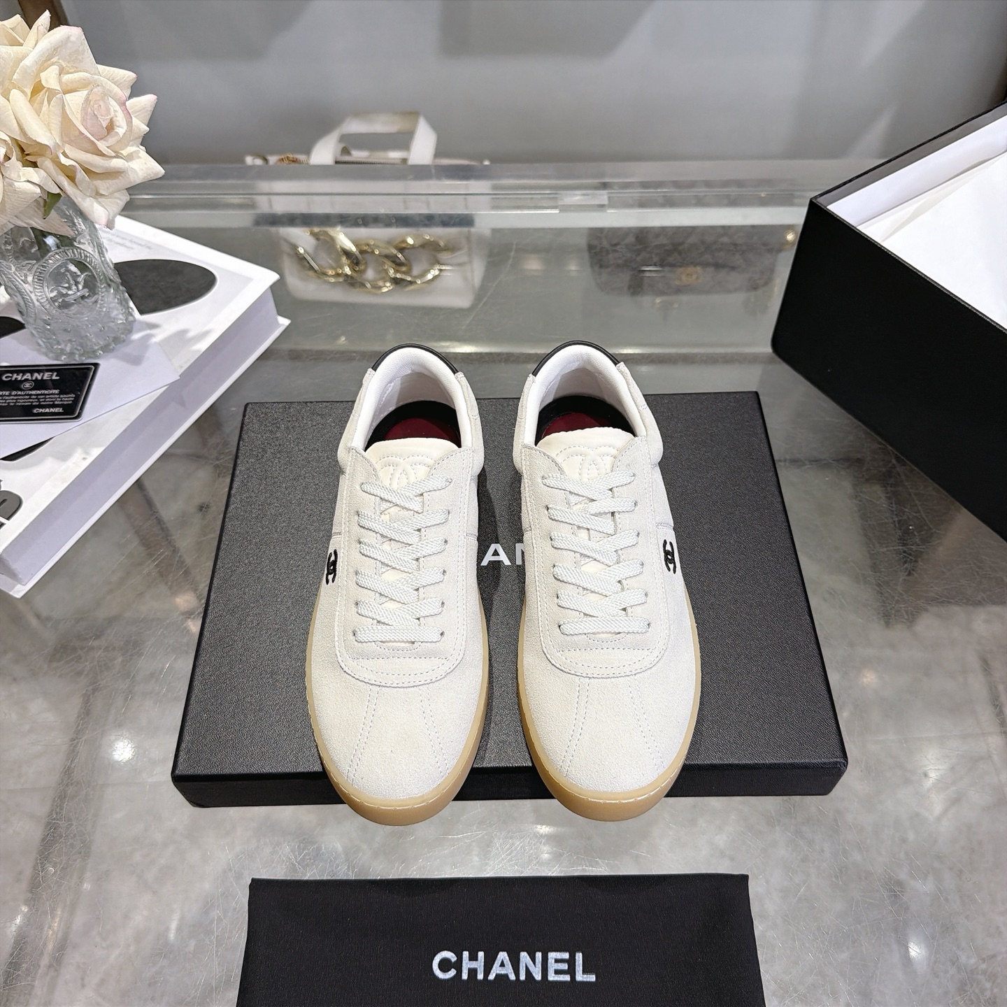 NO:780953,(Top version) Chanel26s early spring new sports and casual shoes Forrest Gump shoes Dexun shoes Xiaoxiang C Home Another super hot model in the counter, the love of Internet celebrity bloggers and ladies, various praises on social platforms, extremely popular This classic design; the upper is made of various crafts and electric embroidery styles; the outsole is fashionable and sporty; the extraordinary inclusion of a variety of color matching elements... The diversified mix and match is very beautiful and versatile, casual, fashionable, sports, and outdoor can be taken into account...  Upper; imported cowhide leather lining; water-dyed sheepskin outsole; TPU outsole, size 35-41 (customized for 41), casual shoes/sports shoes, chanel, chanel, sneakers, sheepskin19860909（顶级版本） Chanel26s早春新款运动休闲鞋 阿甘鞋 德讯鞋 小香 C家 专柜又一超级大爆款,网红博主小姐姐们的挚爱,社交平台的各种夸赞,人气超高 这款经典设计；鞋面多种工艺电绣的风格；大底却时尚运动；不平凡的拥入了多种配色元素…… 多元化混搭非常好看百搭,休闲,时尚,运动,户外都能兼顾…… 鞋面；进口牛绒皮 内里；水染羊皮 大底；TPU大底 码数35-41（41定做）,休闲鞋/运动鞋,chanel,chanel,sneakers,sheepskin,Women's Shoes