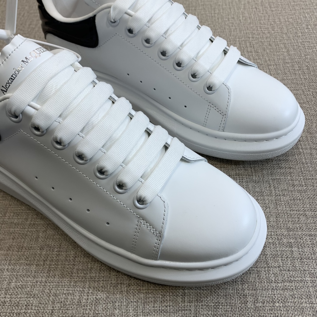 Step on your feet: Top version of premium Italian super soft beef skinbott