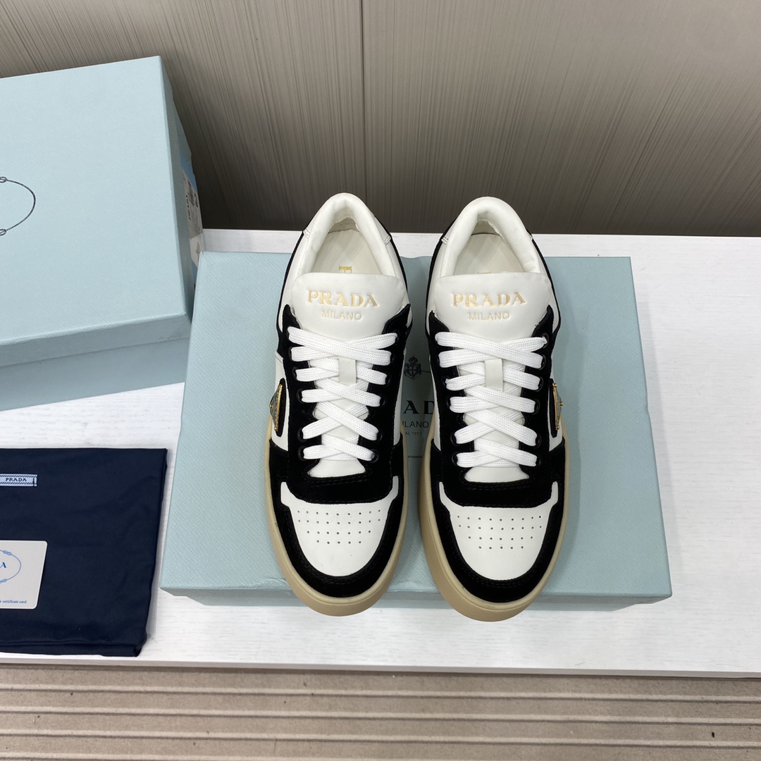 NO:258734,prada/Prada 25ss new lace-up thick-soled white shoes casual sneakers. This sneaker continues its long-lasting outline and is a new classic item made by calf. It is carefully crafted and enhances the style. The style is light and suitable for all seasons. It can be matched with various casual styles. Imported calfskin with high mercerized beef reverse velvet. The inner imported sheepskin. The original TPU-filled sole size 35-40 (40 customized for non-return and exchange), casual shoes/sports shoes, prada, prada, sneakers, cowhide, sheepskin.19860909prada/普拉达 25ss新款系带厚底小白鞋休闲运动鞋 这款运动鞋延续经久不衰的轮廓,是新款经典单品采用小牛 精心制作, 提升格调 款式轻盈,四季皆宜,可与各式休闲造型搭配. 面料进口小牛皮 高丝光牛反绒 内里进口羊皮 大底原版TPU灌注大底 码数35-40（40订做不退换）,休闲鞋/运动鞋,prada,prada,sneakers,cowhide,sheepskin,Women's Shoes