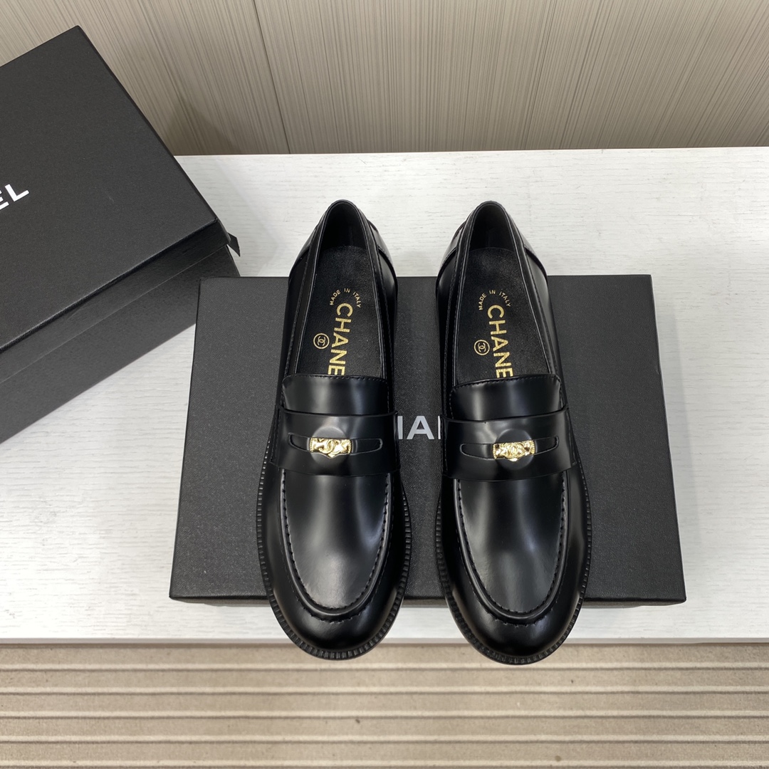 CHANEL Chanel 25ss nuevos mocasines para otoño e invierno. Diseño sencillo de punta redonda pequeña. La forma de los za…
