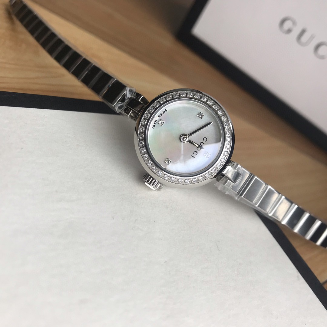 NO:822407,Special price GUCCI latest counter synchronization, real diamond British women's watch, original Swiss movement, sapphire glass, watch diameter 22mm, 316L stainless steel strap, perfect quality, original box, first-hand price!  ,,gucci,gucci19860909特价GUCCI古驰最新专柜同步,真钻石英女表,原装瑞士机芯,蓝宝石玻璃,表径22mm,316L精钢表带,完美品质,配原装盒,一手价出！,,gucci,gucci,Watch