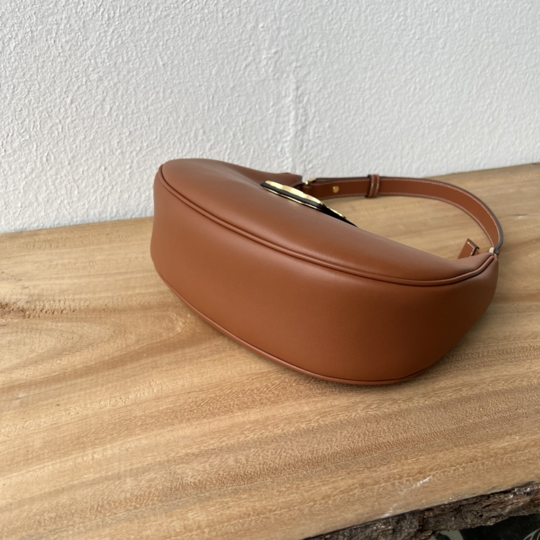 Ava 腋下包 P1600 大 Logo 高品質復古デザイン