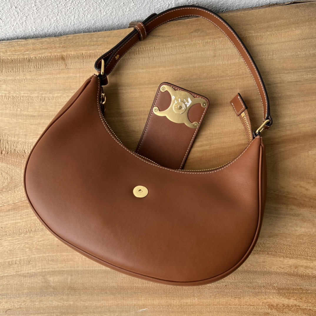 Ava 腋下包 P1600 大 Logo 高品質復古デザイン