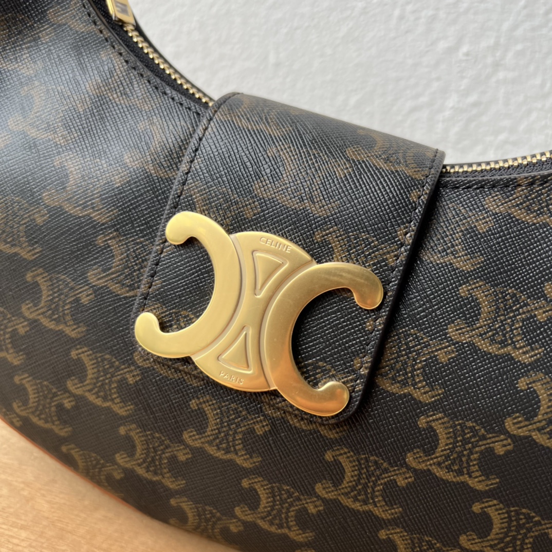 Ava 腋下包 P1300 新品 大ロゴ付きの復古デザイン