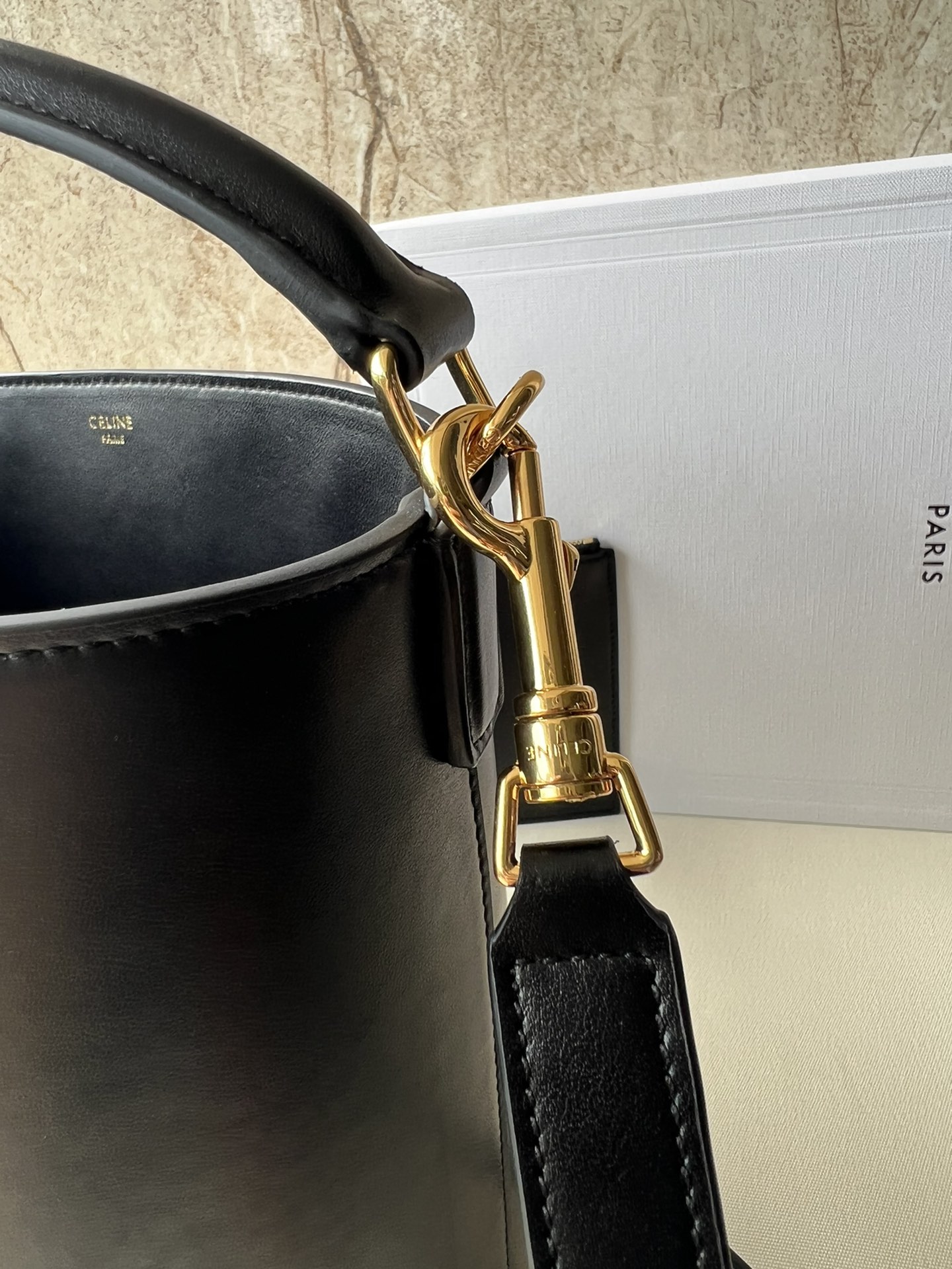 CE家新作 大容量の洗練された水桶バッグ