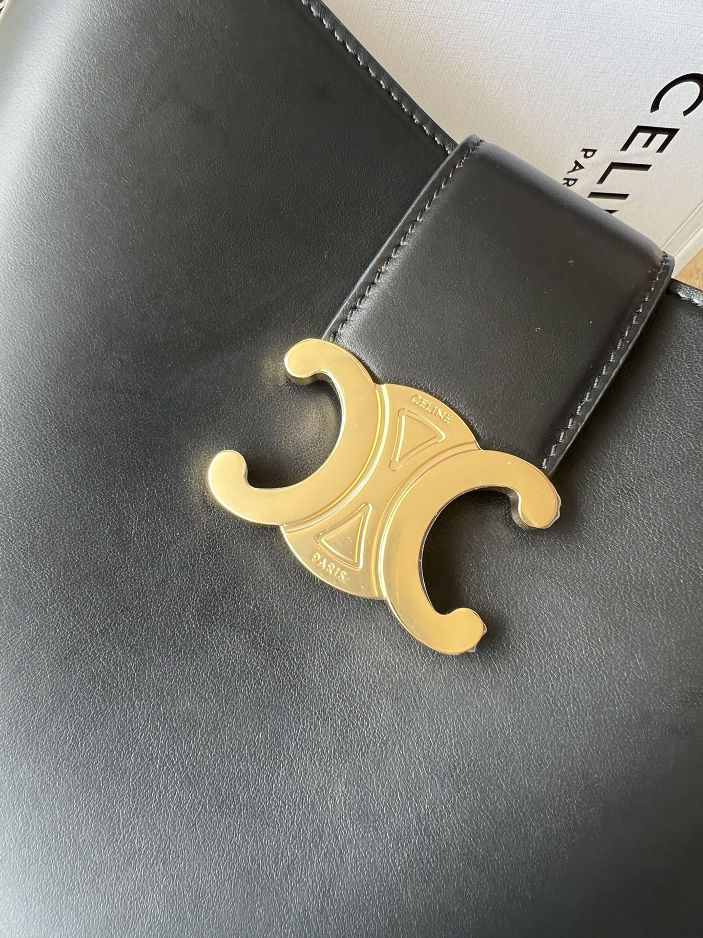 CE家新作 大容量の洗練された水桶バッグ