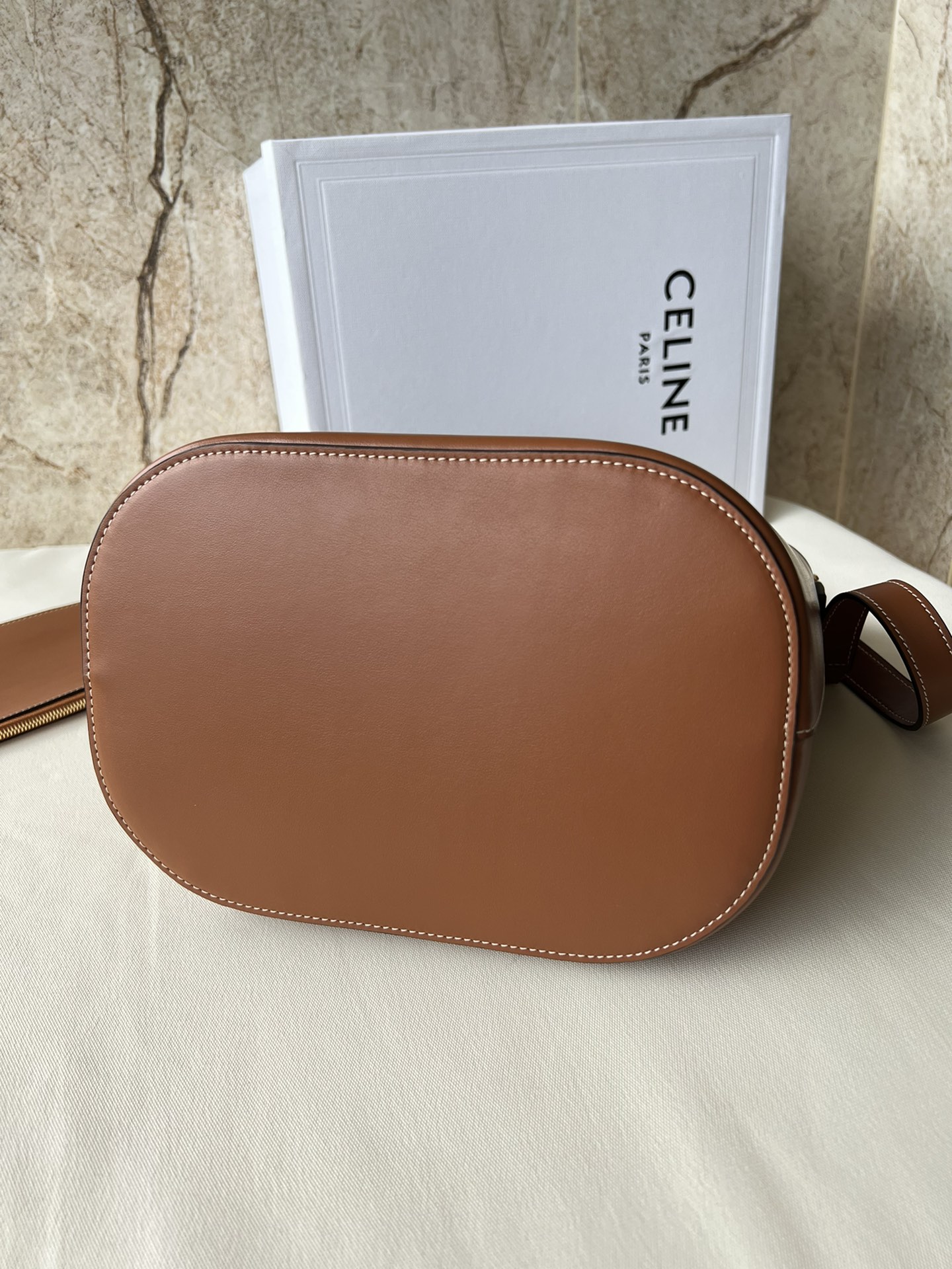 CE家 新作 大容量 バケツバッグ 小牛皮製