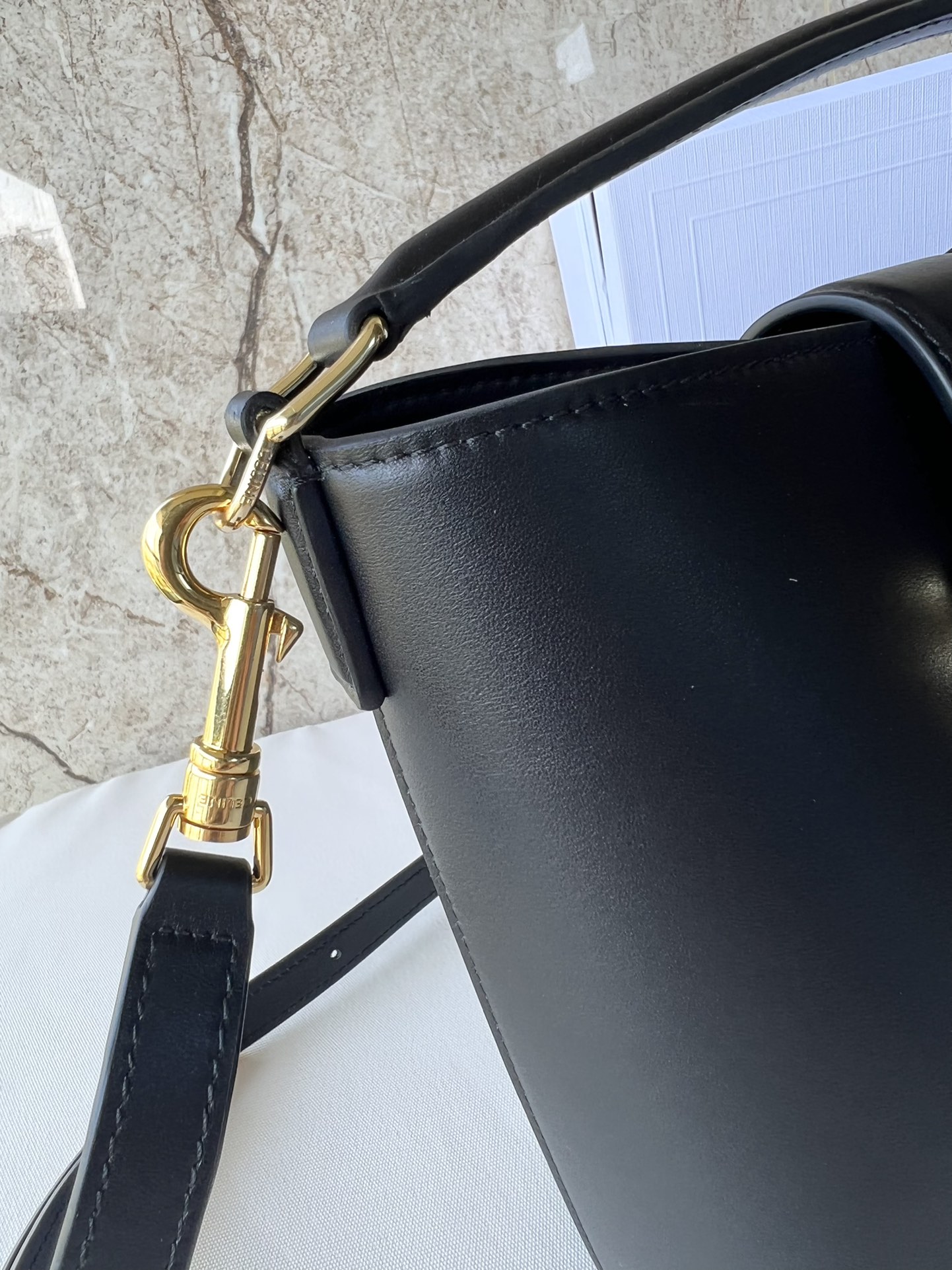 CE家 小号桶包 - 光沢小牛皮製・デイリーに最適