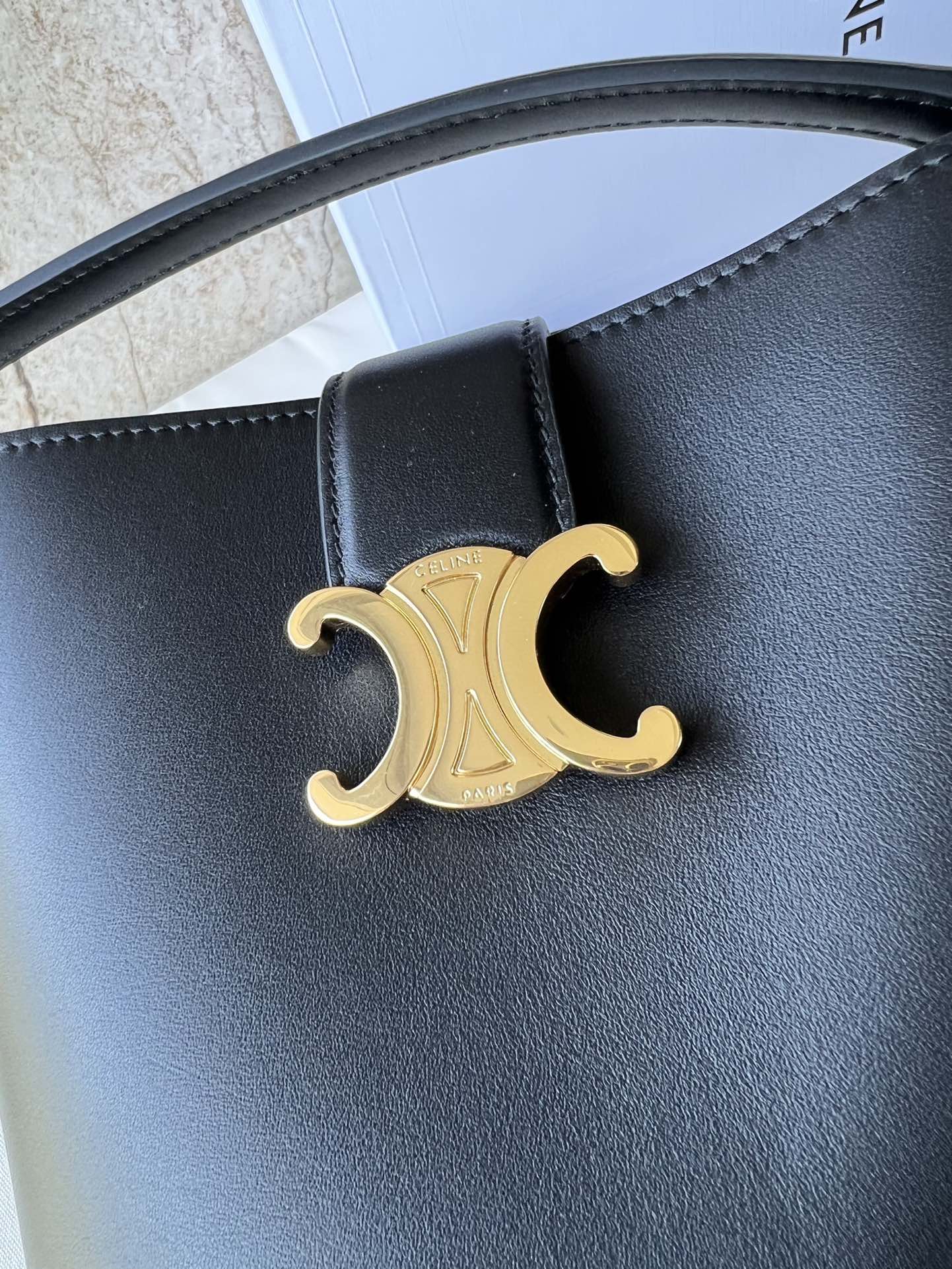 CE家 小号桶包 - 光沢小牛皮製・デイリーに最適