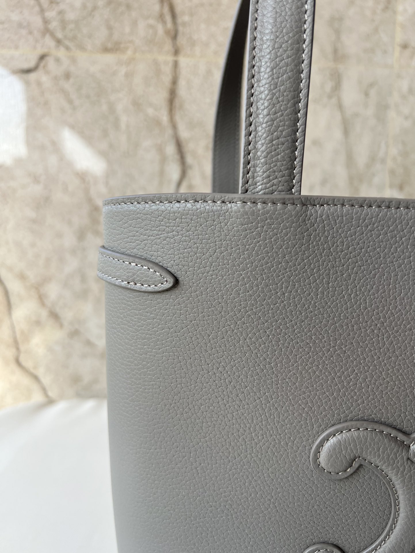 CELINE CABAS ANAÏS 小号粒面牛皮革手袋 - 大容量で実用的