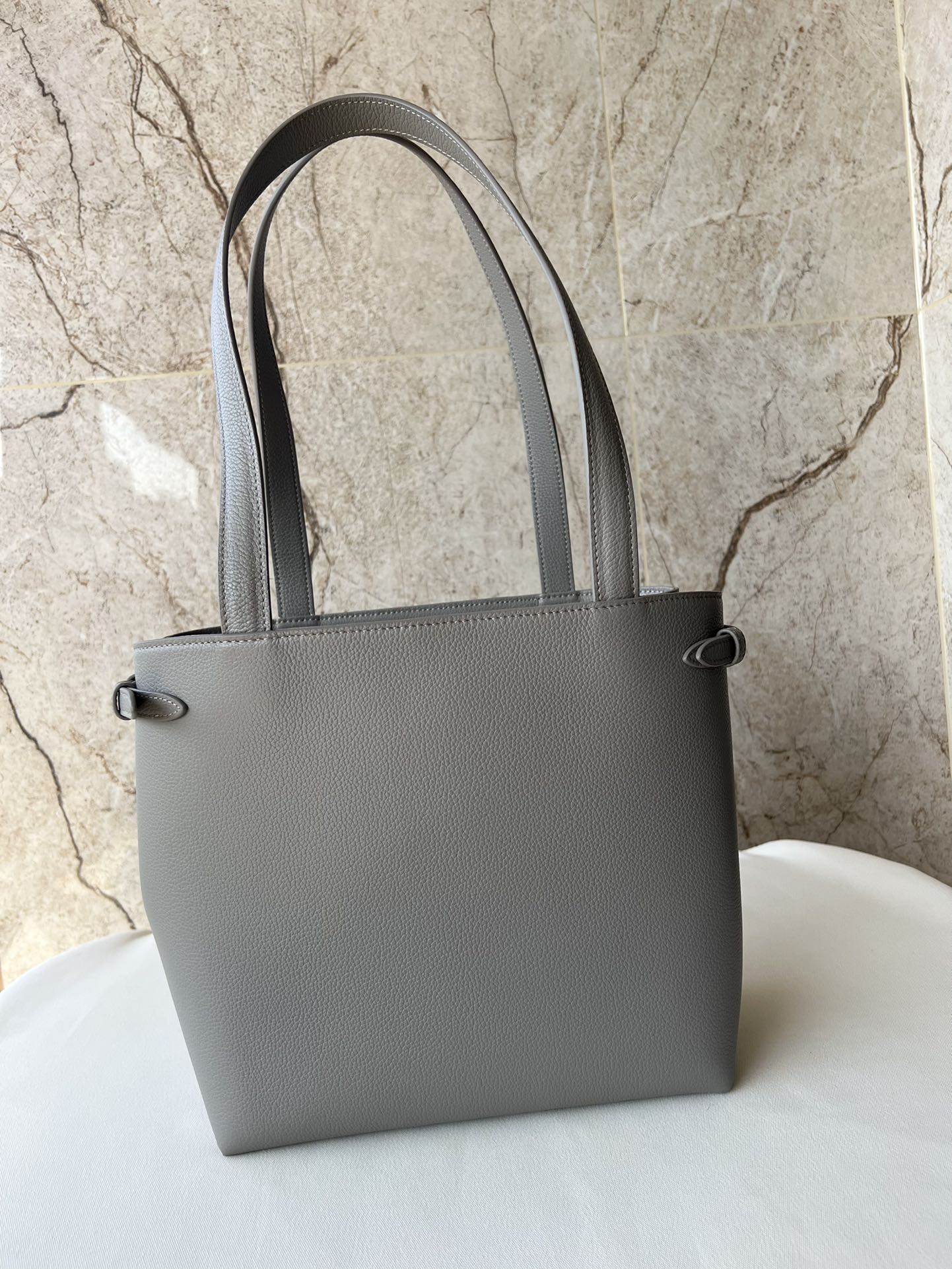 CELINE CABAS ANAÏS 小号粒面牛皮革手袋 - 大容量で実用的