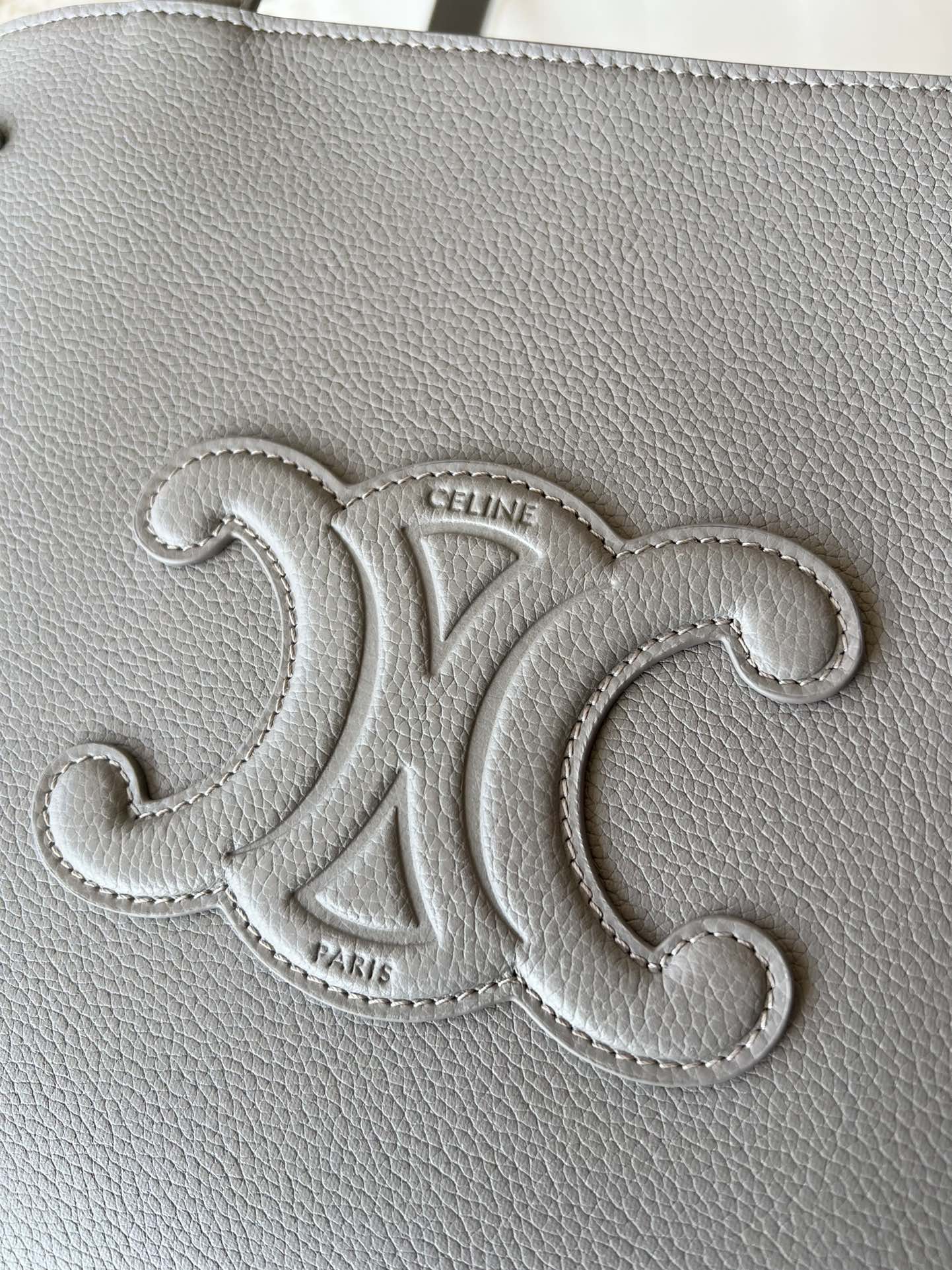 CELINE CABAS ANAÏS 小号粒面牛皮革手袋 - 大容量で実用的