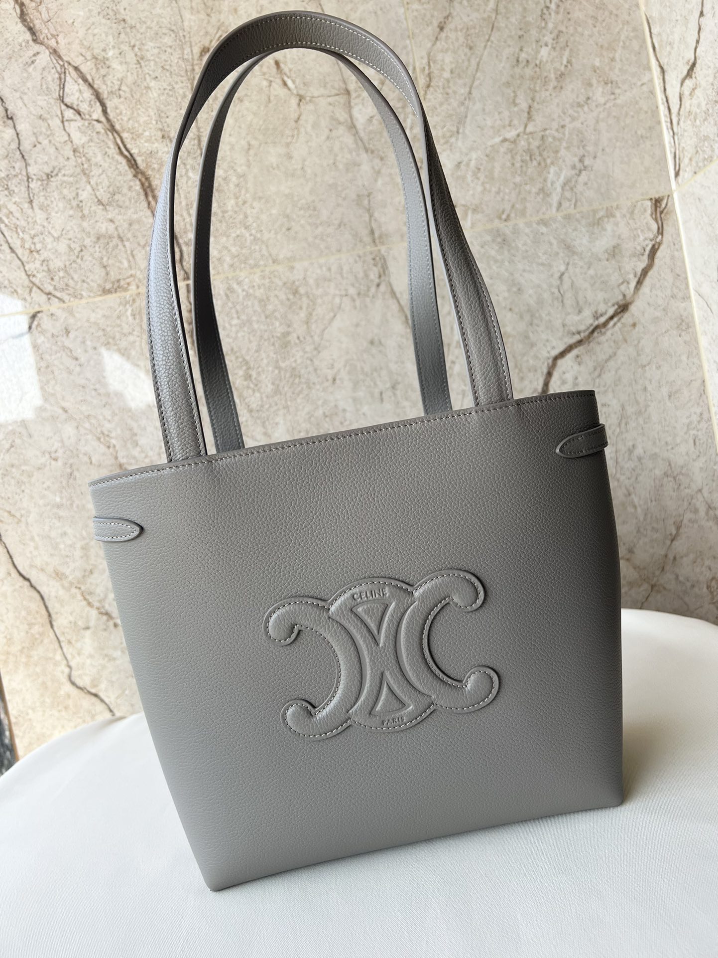 CELINE CABAS ANAÏS 小号粒面牛皮革手袋 - 大容量で実用的