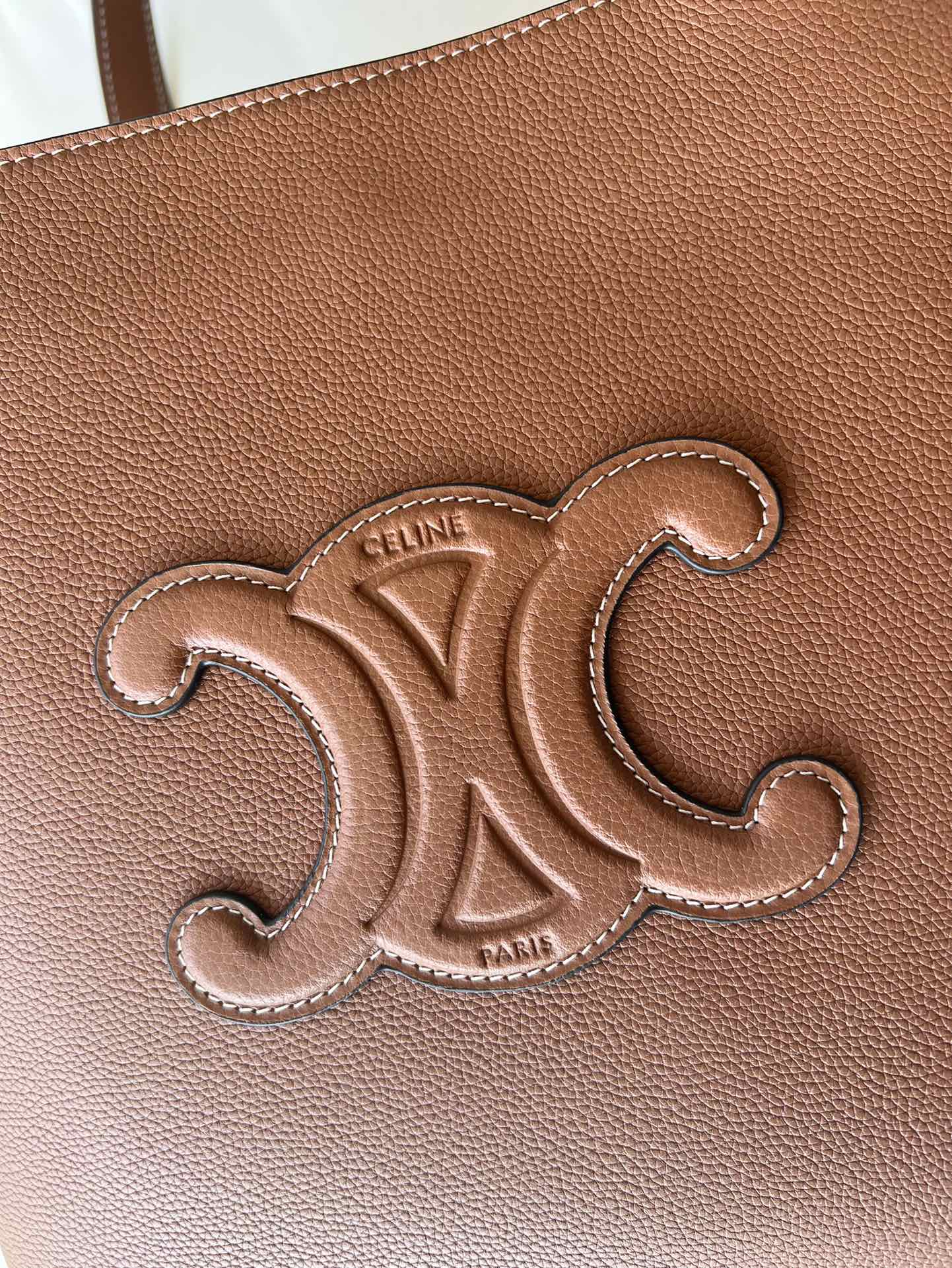 CELINE CABAS ANAÏS 小号粒面牛皮革手袋 - 高級感あふれる実用的なデザイン