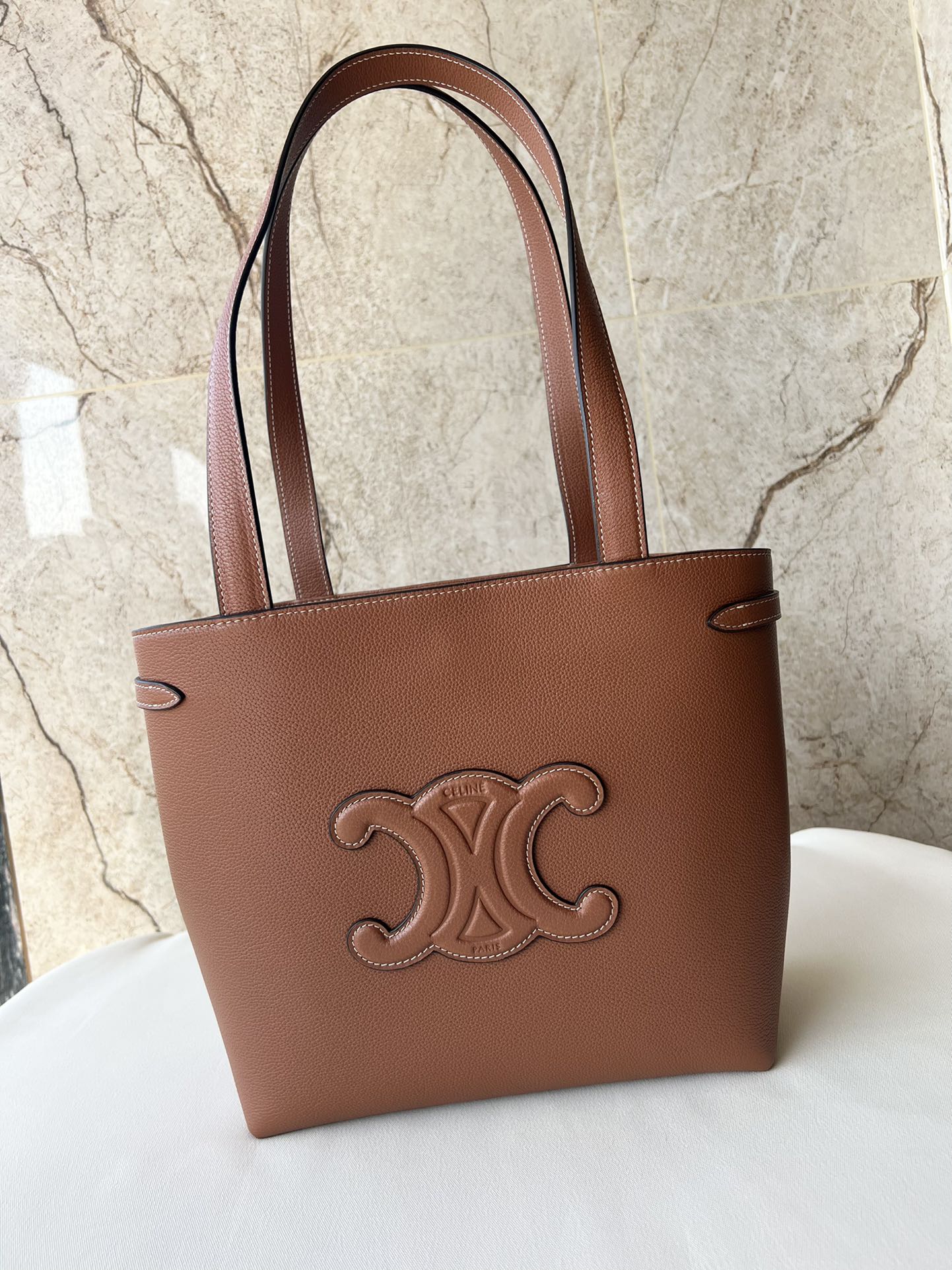 CELINE CABAS ANAÏS 小号粒面牛皮革手袋 - 高級感あふれる実用的なデザイン