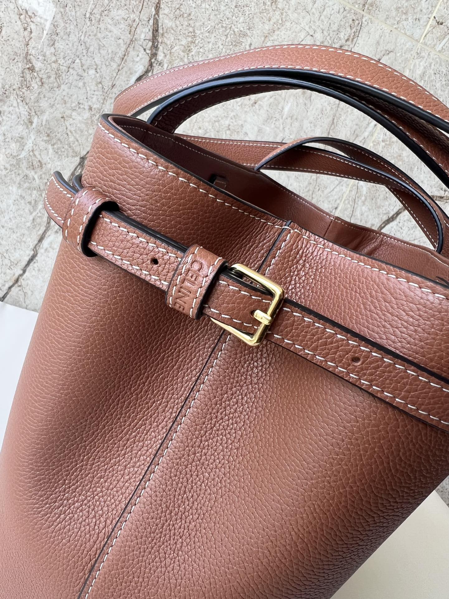 CELINE CABAS ANAÏS 小号粒面牛皮革手袋 - 高級感あふれる実用的なデザイン