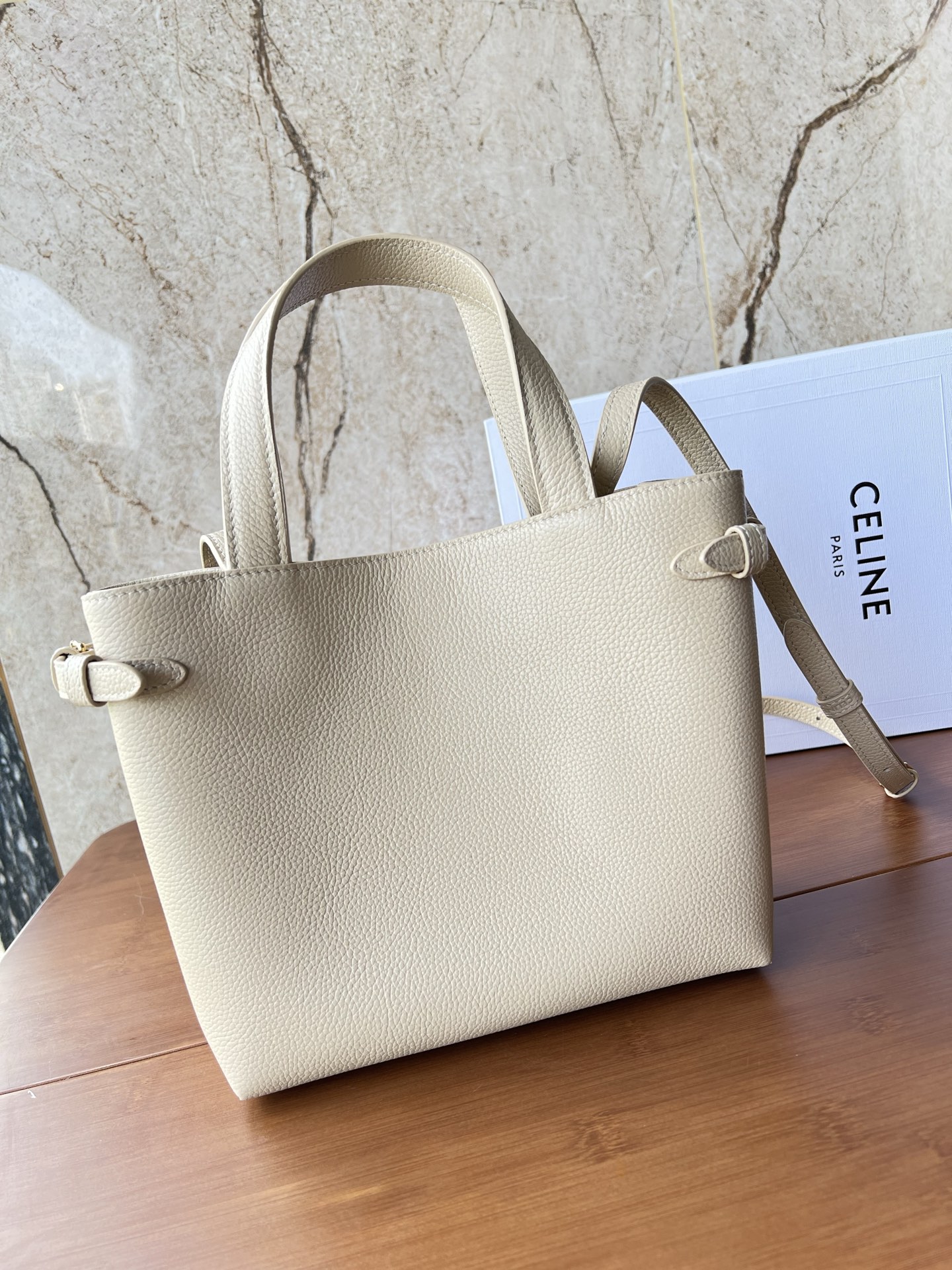 CABAS ANAIS ミニトートバッグ 粒面牛皮革製