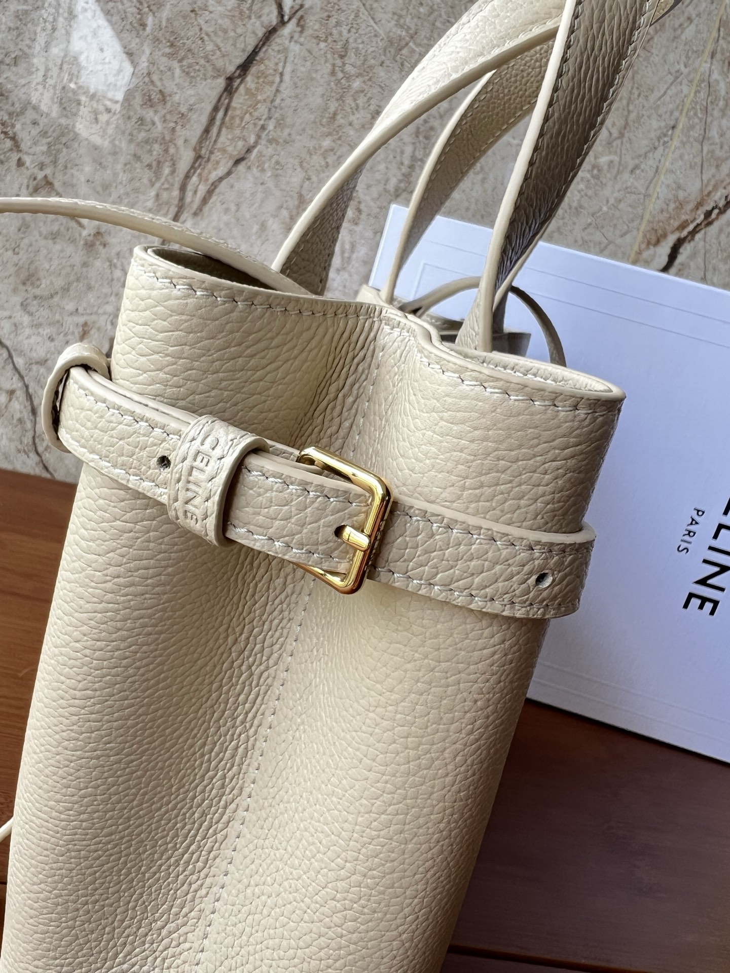 CABAS ANAIS ミニトートバッグ 粒面牛皮革製